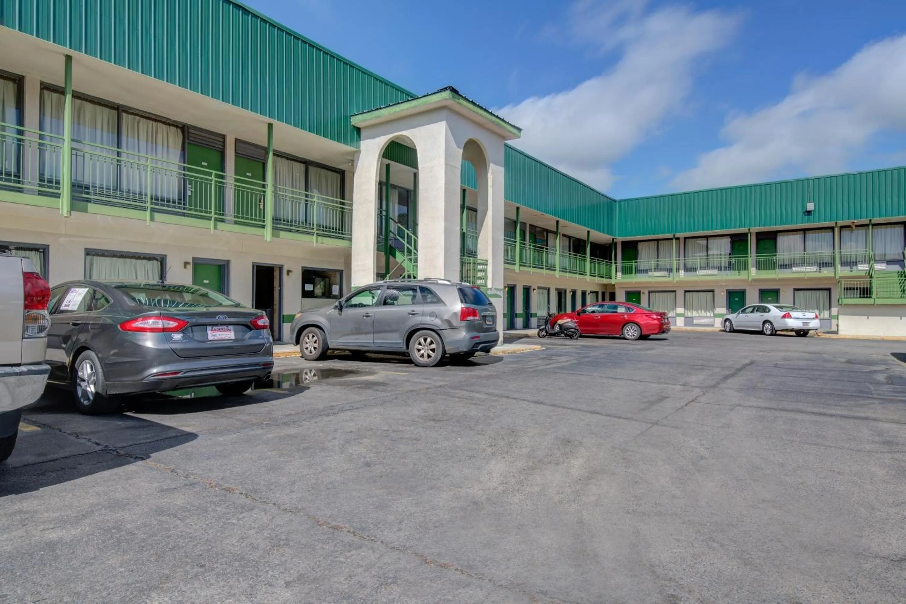 On site in OYO Hotel Douglas GA US-441