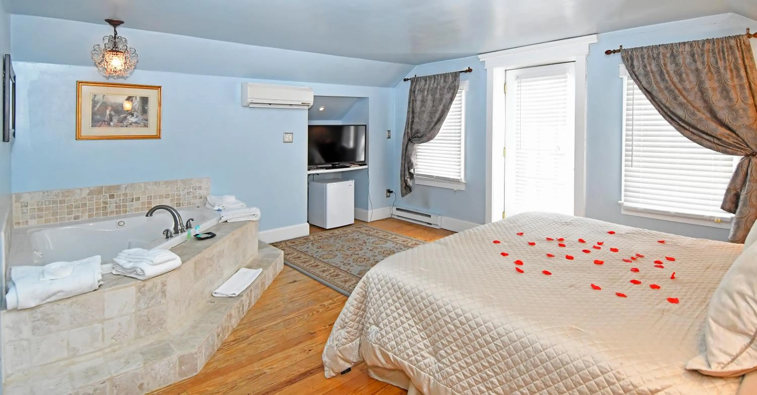 Bed in The Country Inn of Berkeley Springs