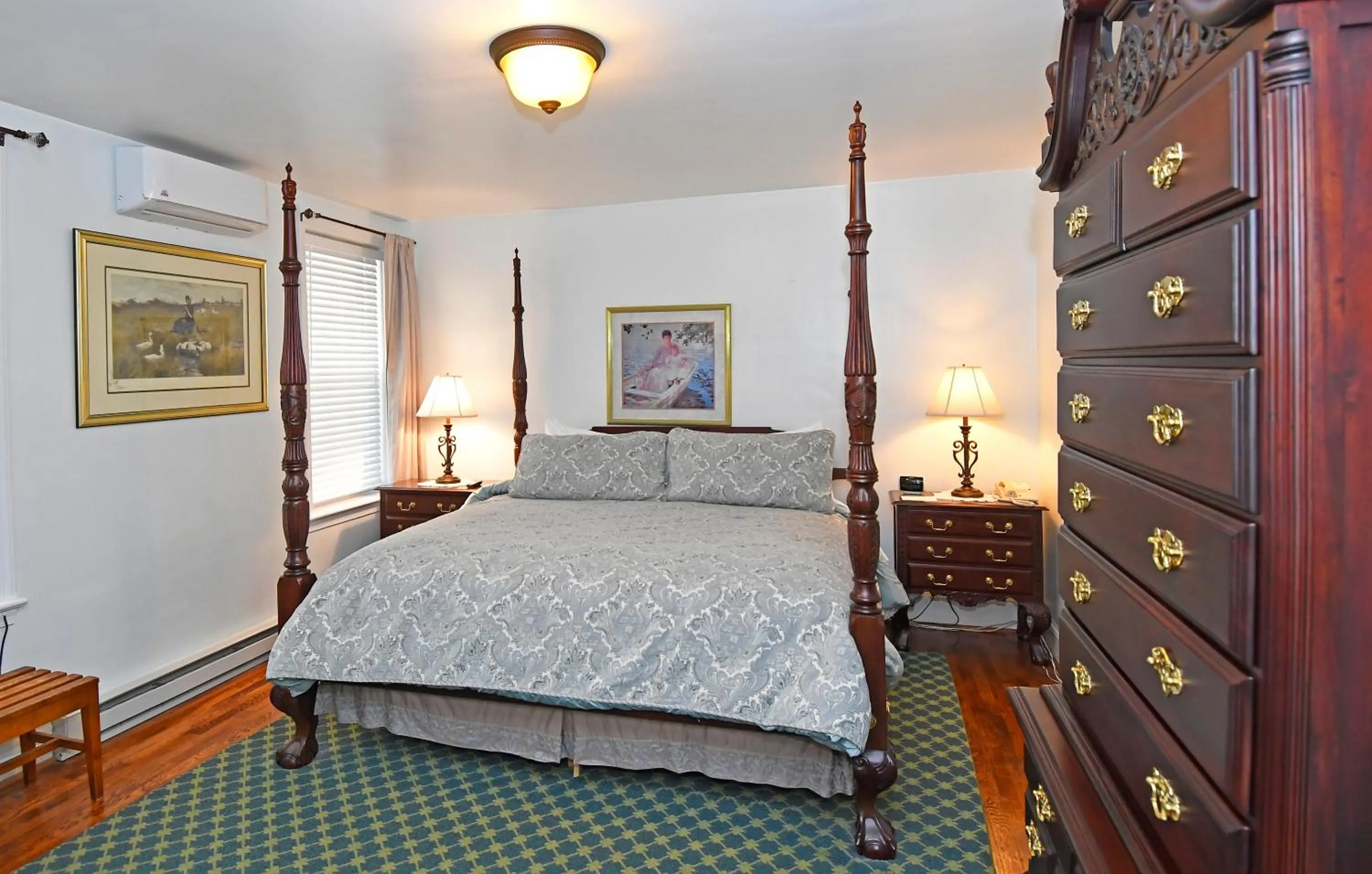 Bed in The Country Inn of Berkeley Springs