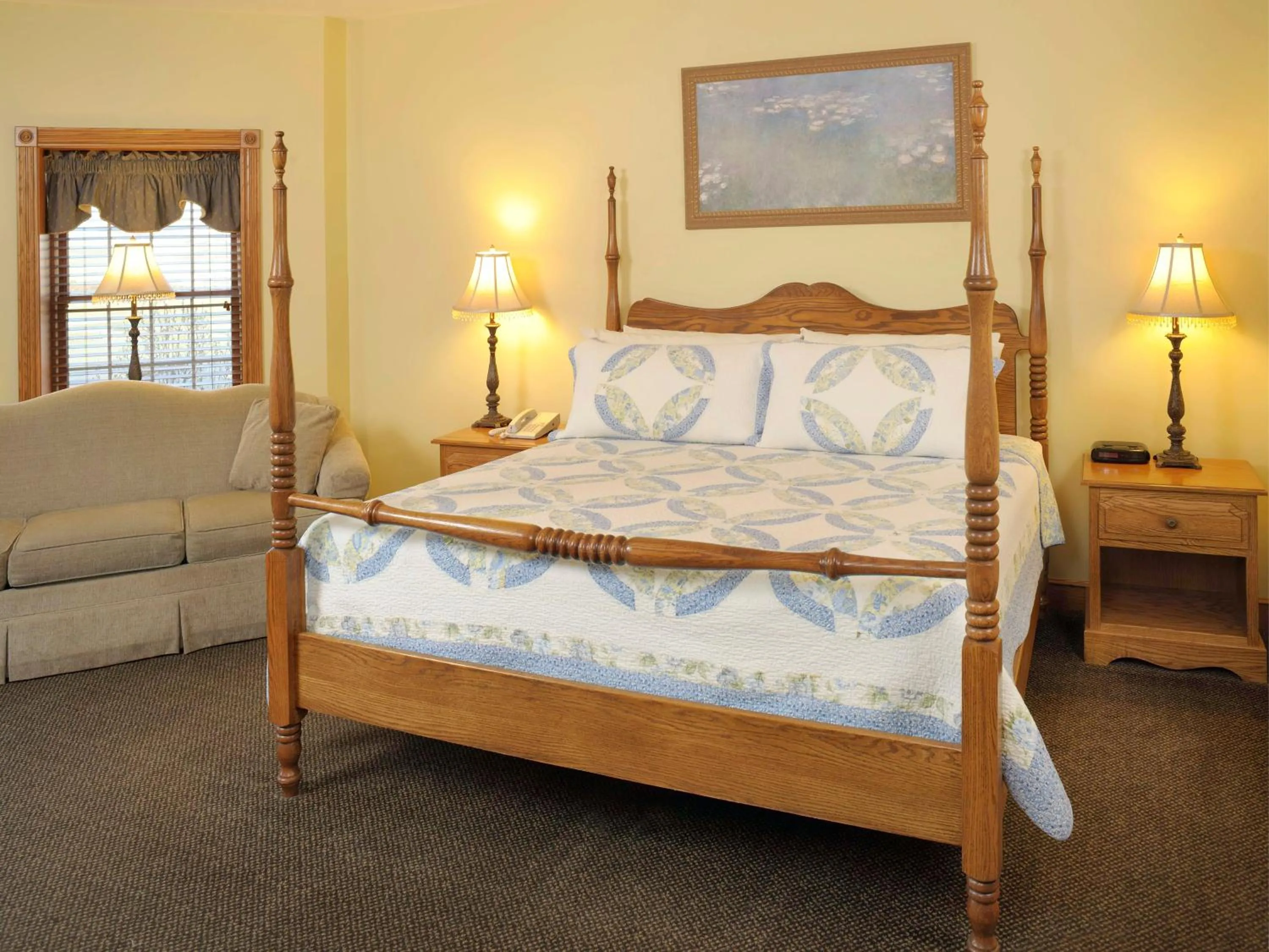 Photo of the whole room, Bed in Carlisle Inn