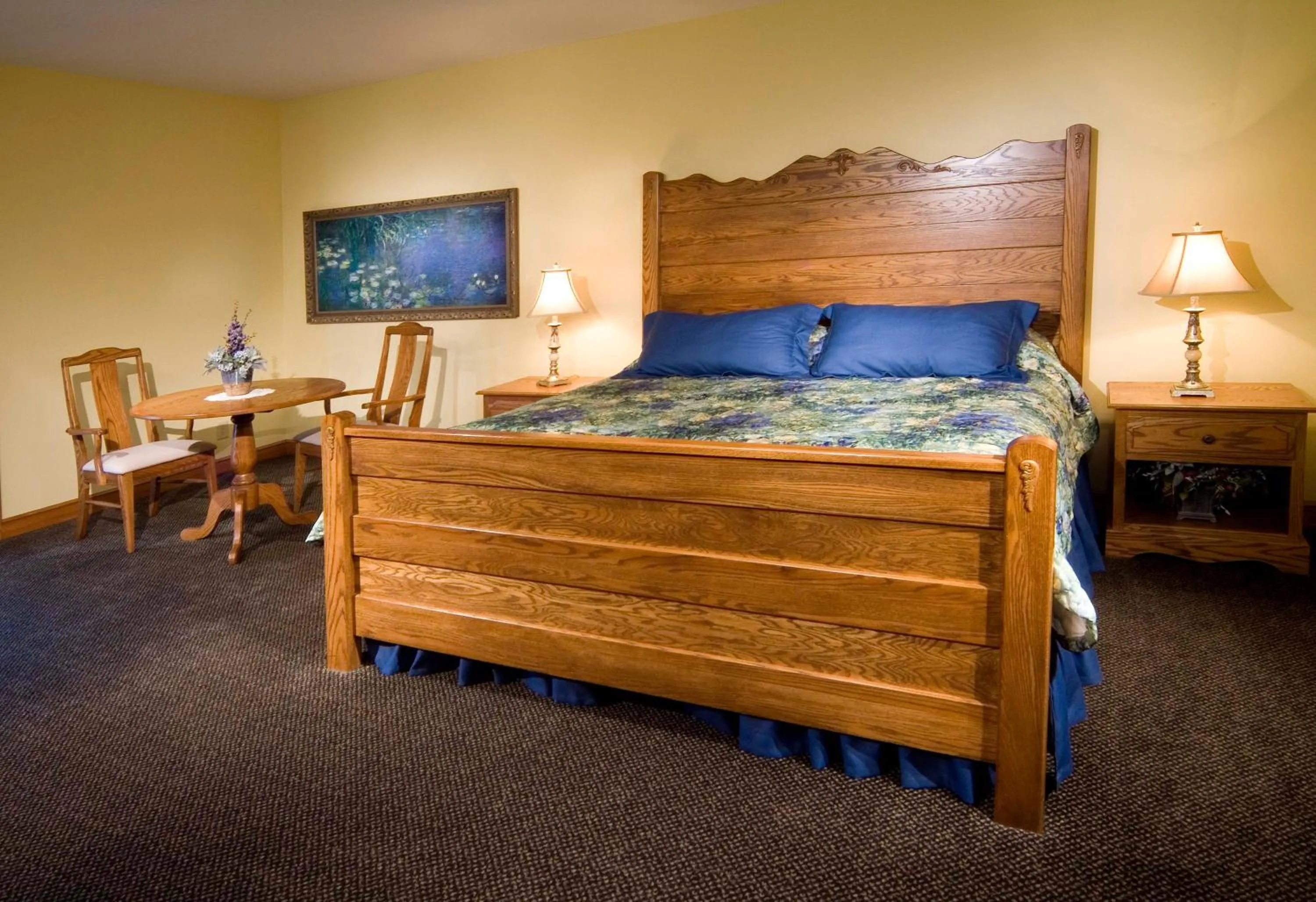 Photo of the whole room, Bed in Carlisle Inn