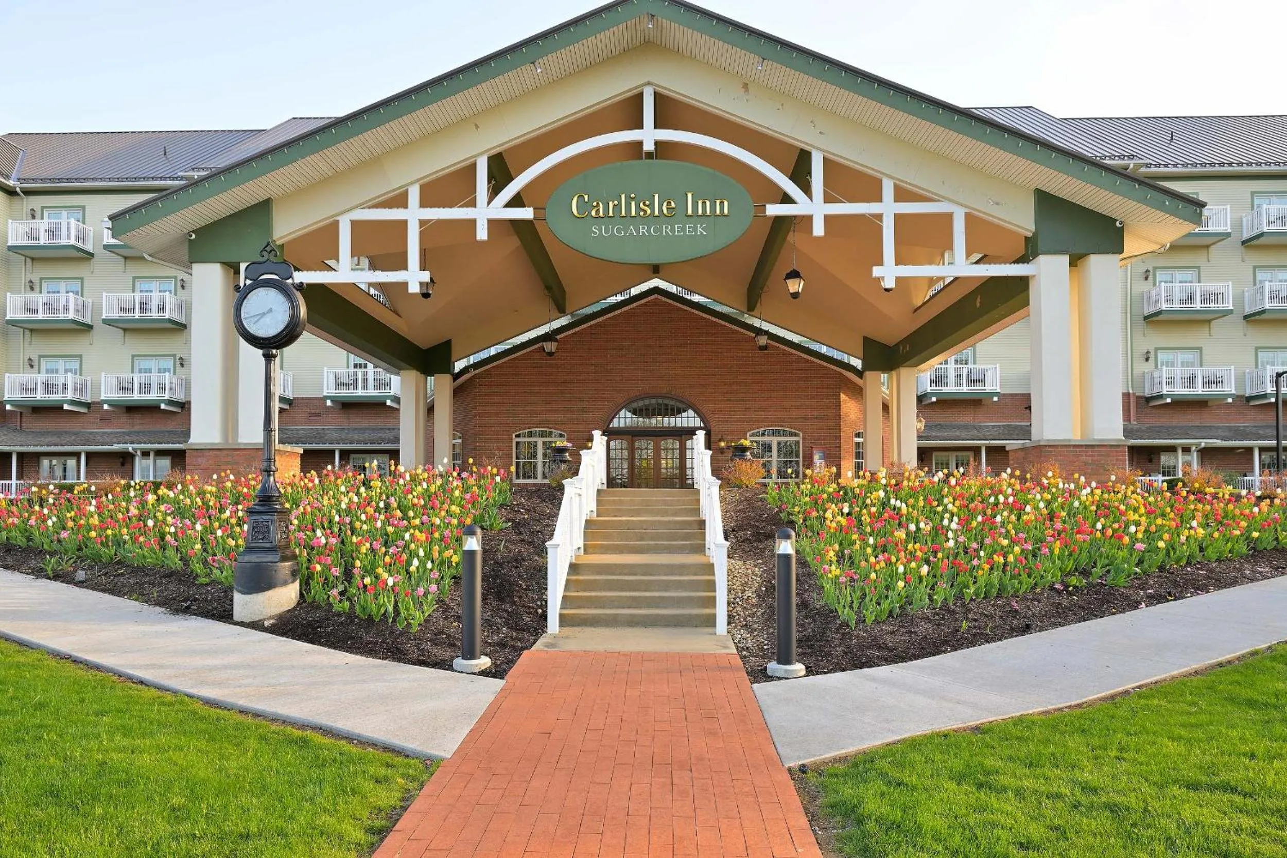 Facade/entrance in Carlisle Inn