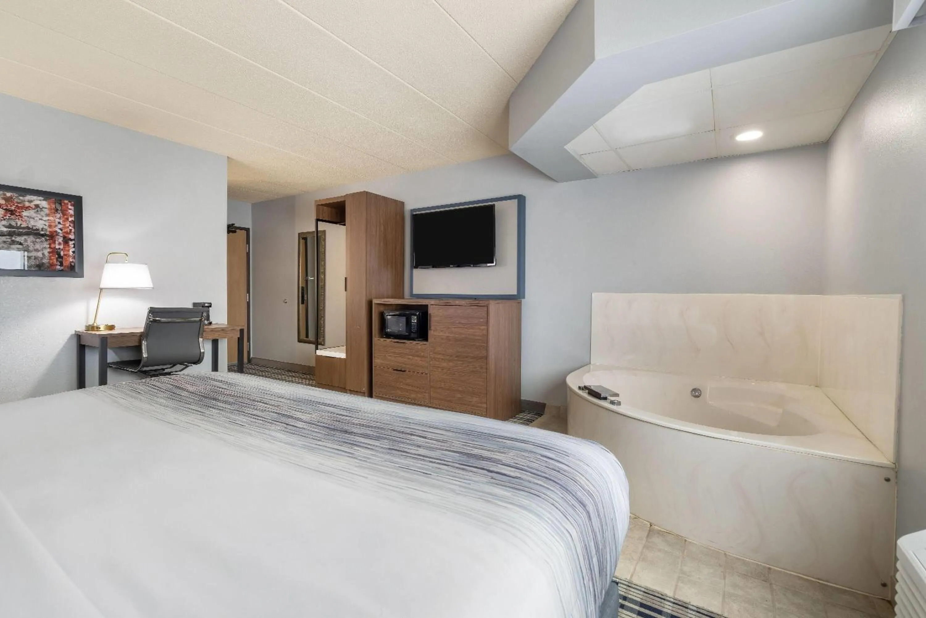 Photo of the whole room, Bed in AmericInn by Wyndham Chamberlain Conference Center