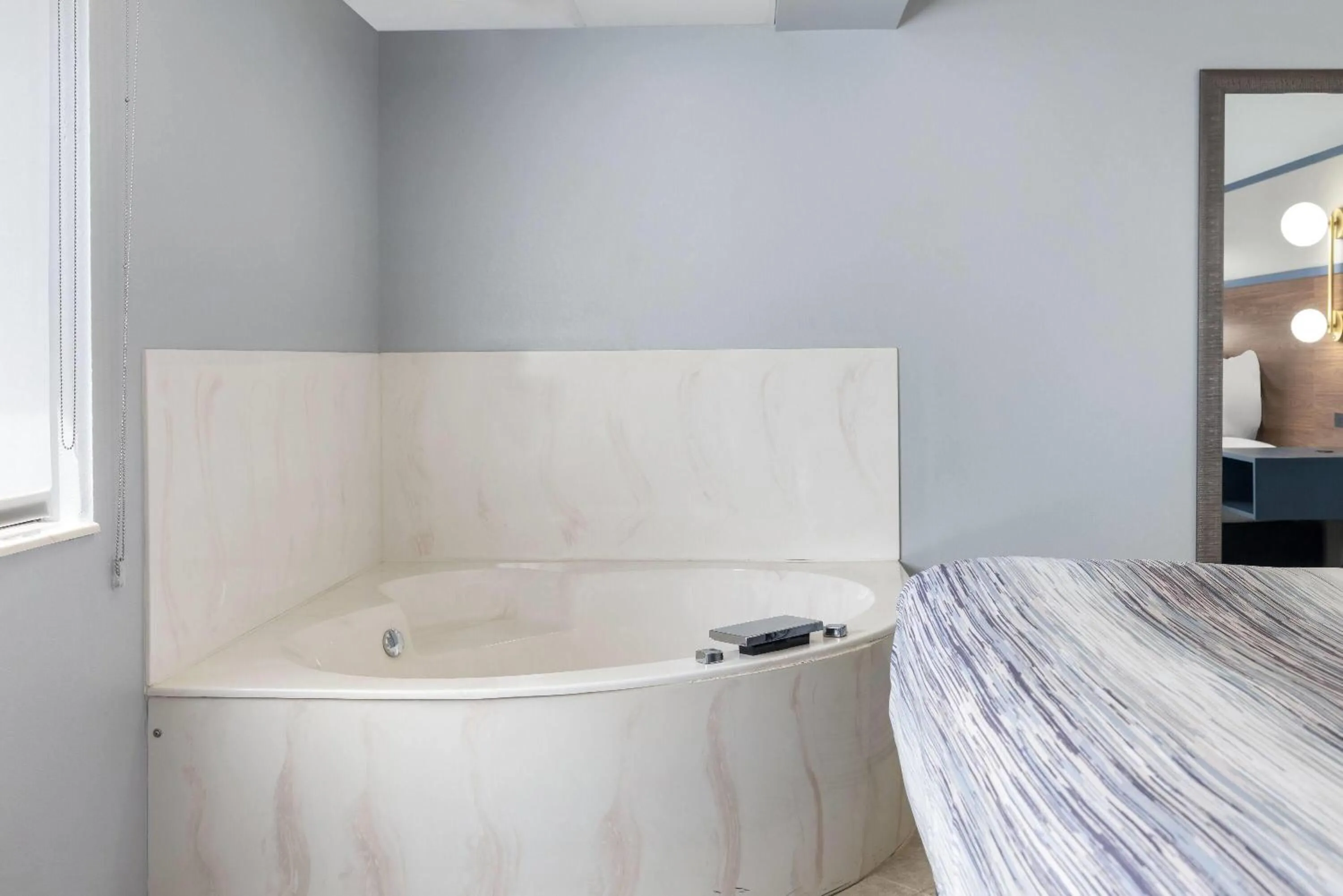 Photo of the whole room, Bed in AmericInn by Wyndham Chamberlain Conference Center