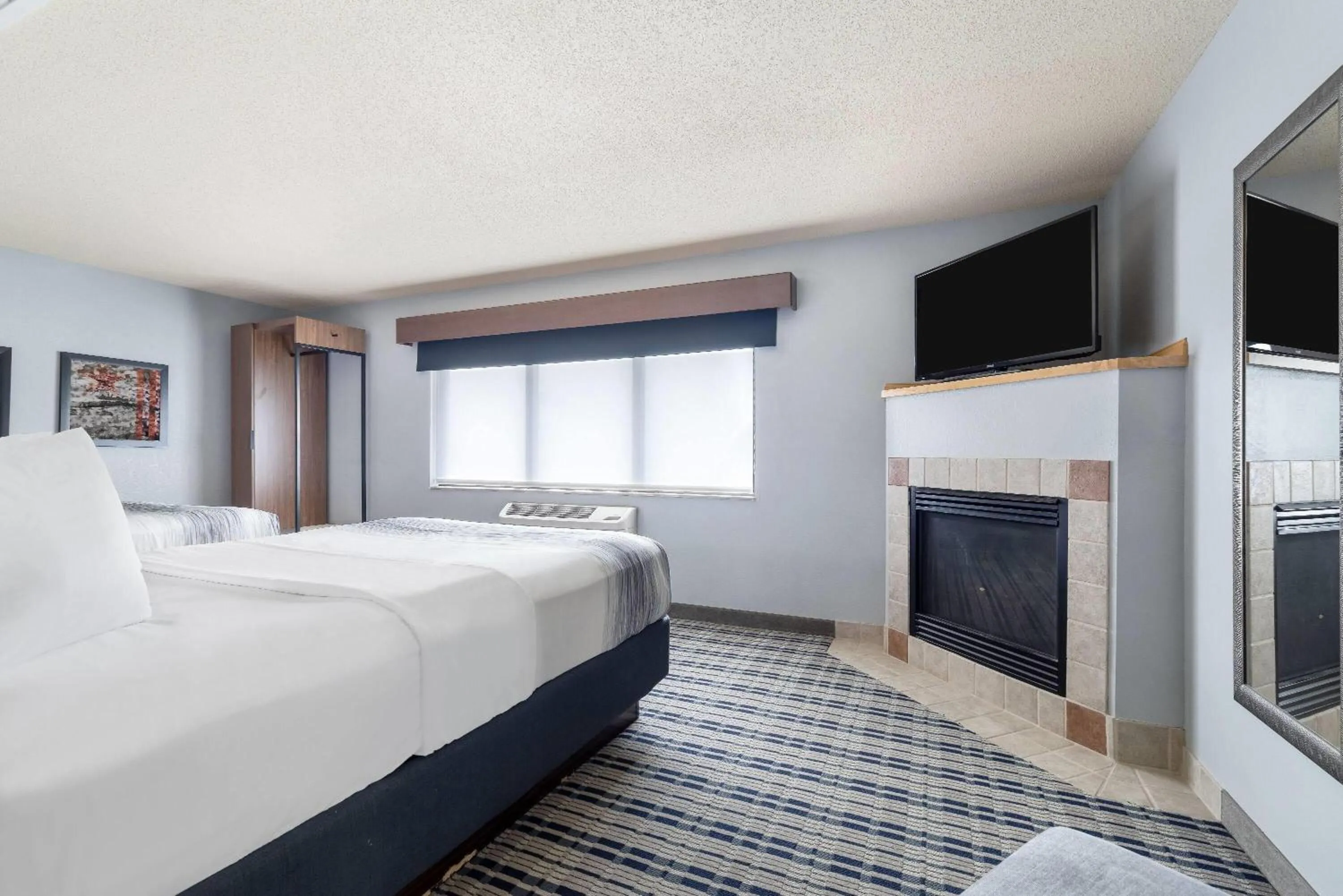 Photo of the whole room, Bed in AmericInn by Wyndham Chamberlain Conference Center