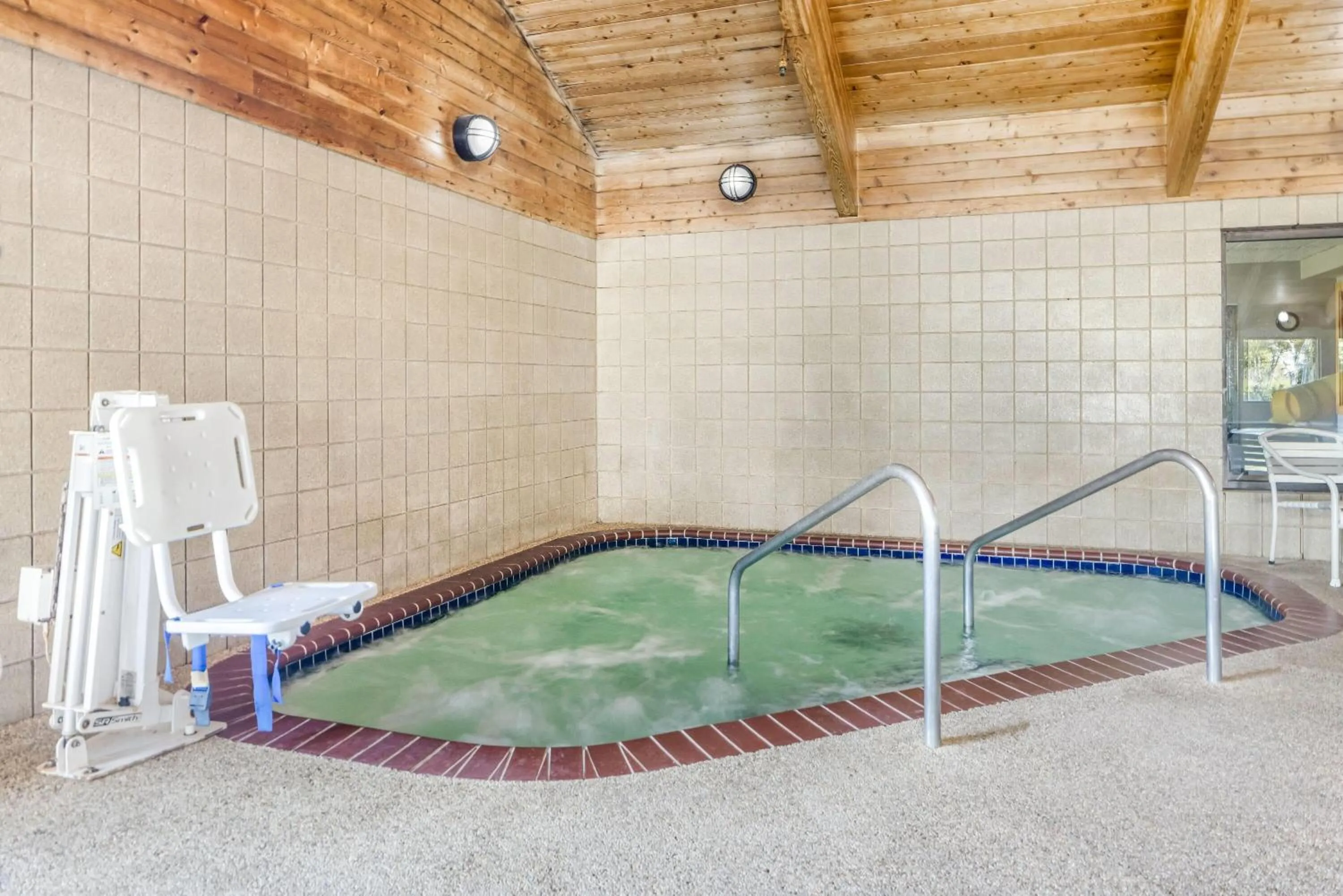 Hot Tub in AmericInn by Wyndham Chamberlain Conference Center