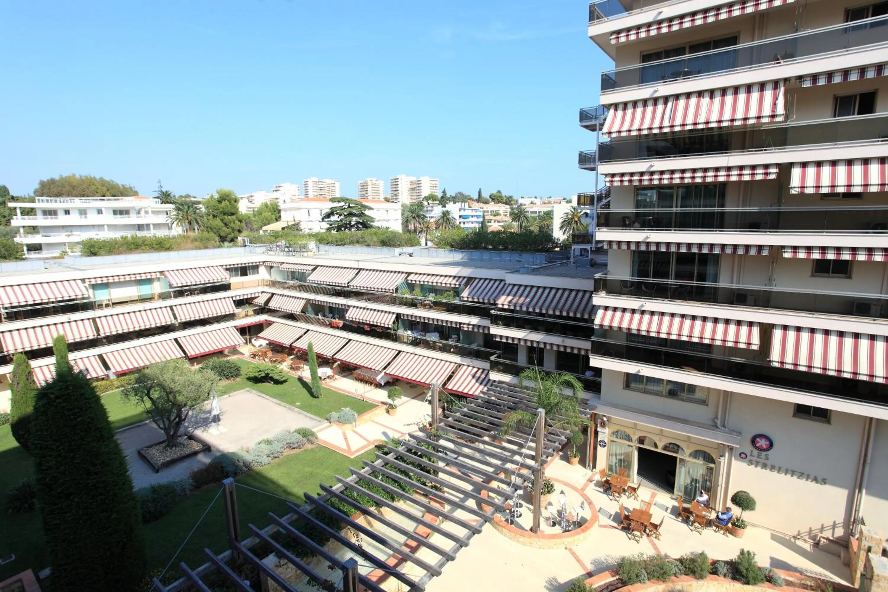 Property building in The Originals Boutique, Hôtel Les Strélitzias