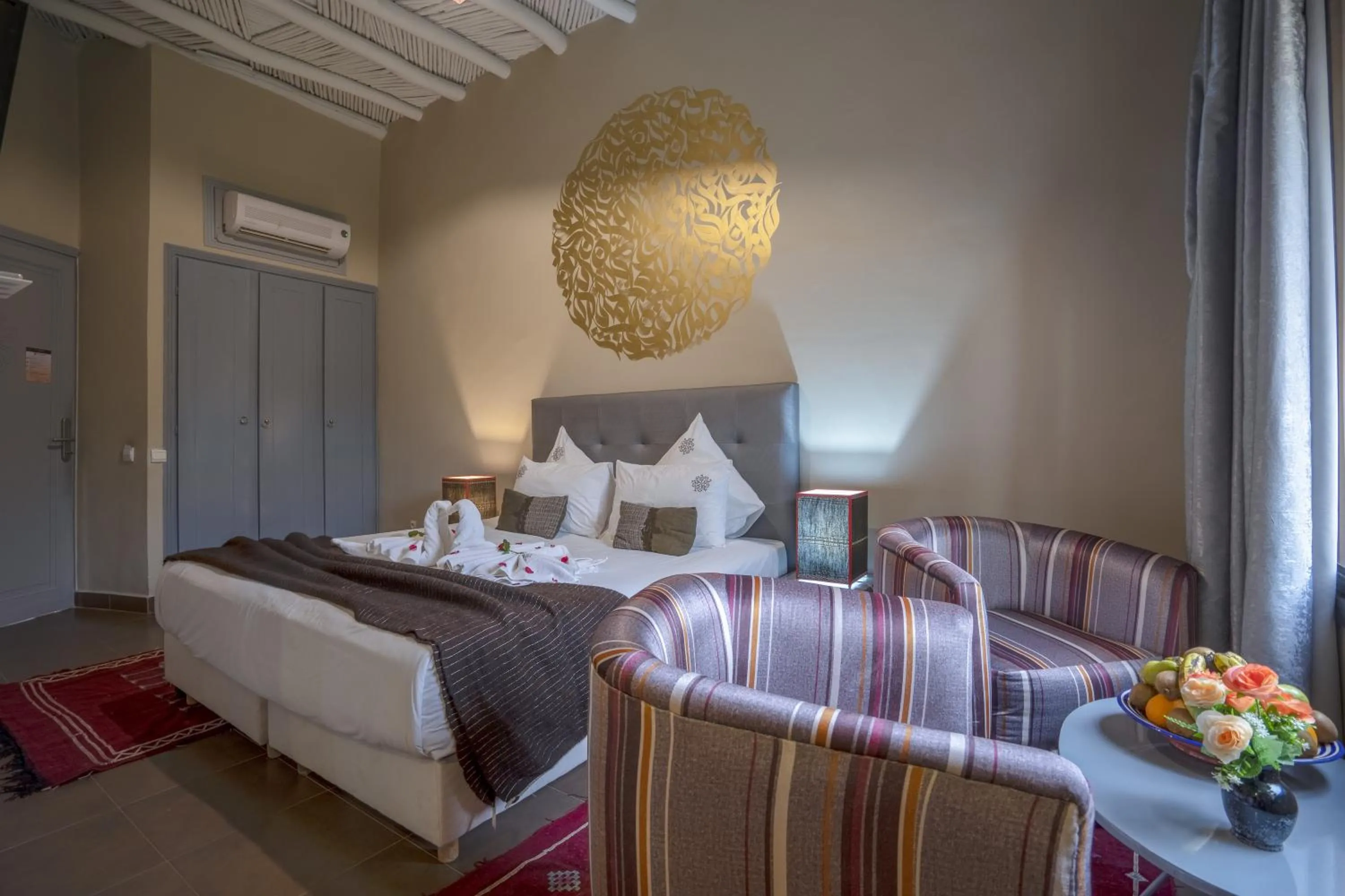 Bathroom, Bed in Taj Atlas Wellness Boutique Hôtel & Spa