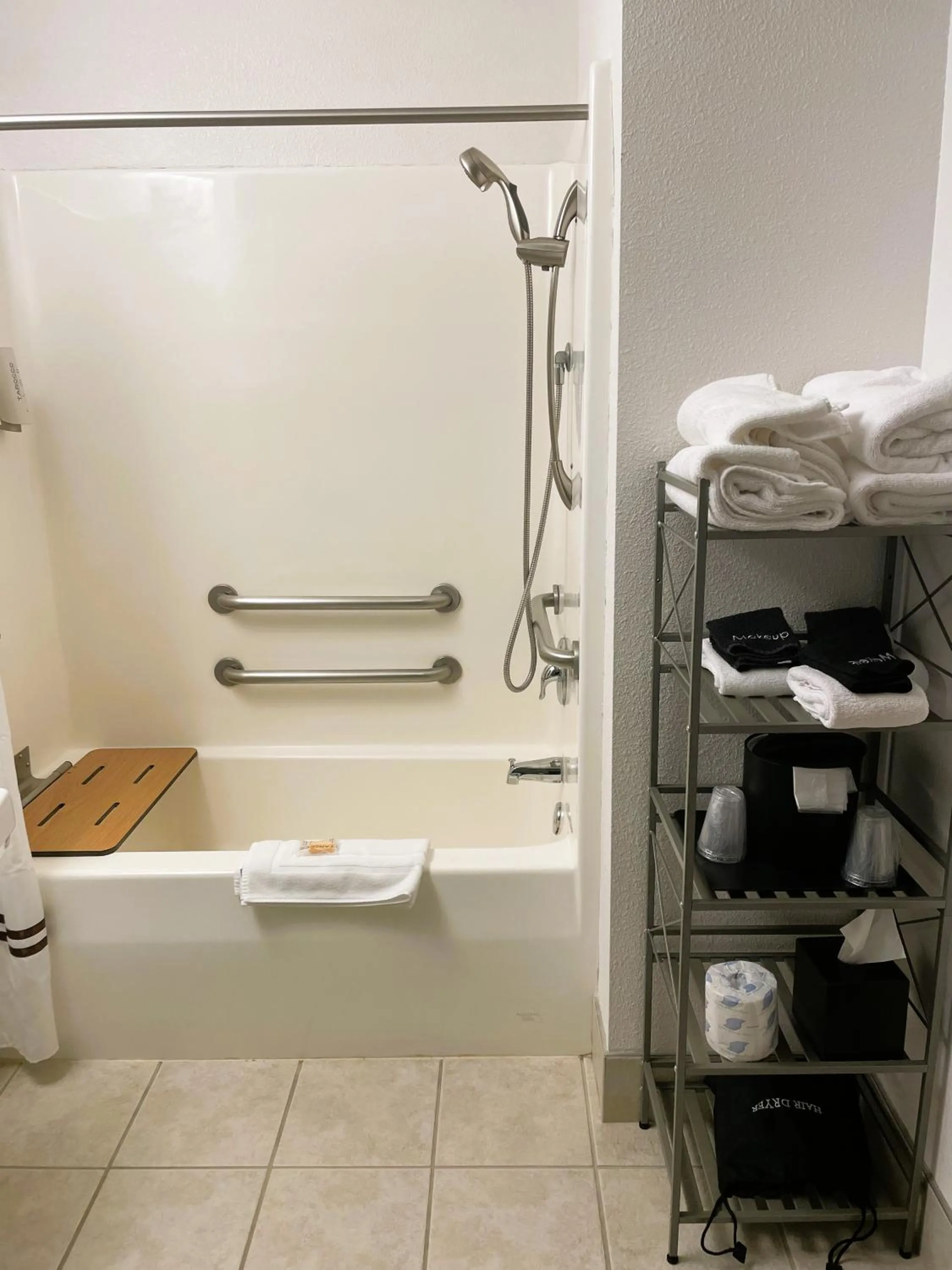 Bath in Boothill Inn and Suites