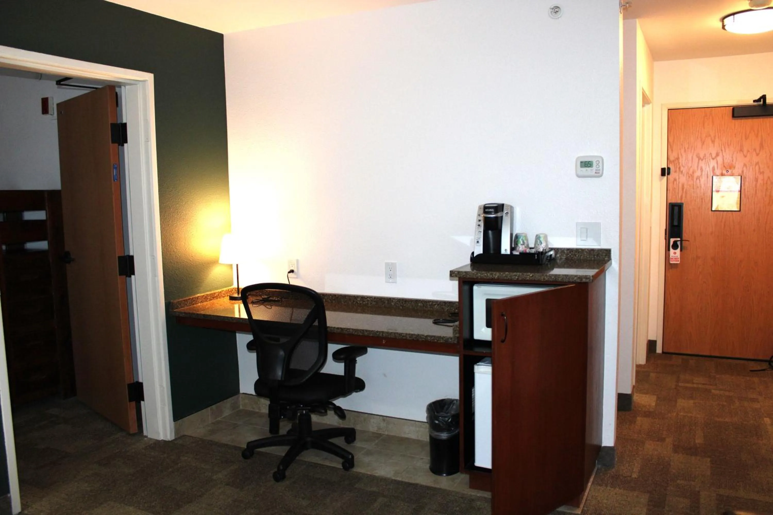 Bedroom in Boothill Inn and Suites