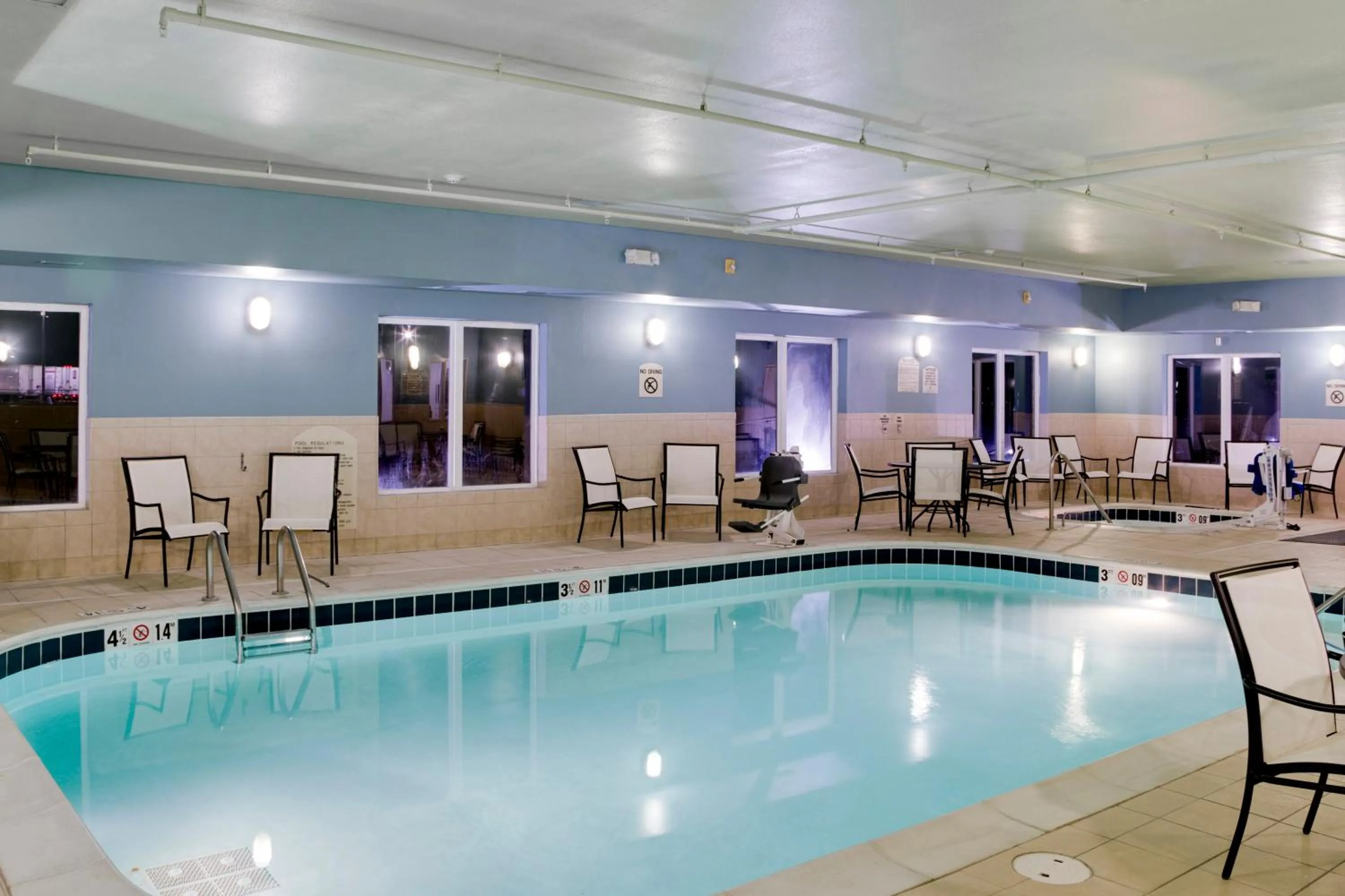 Swimming pool in Holiday Inn Express & Suites Jacksonville by IHG