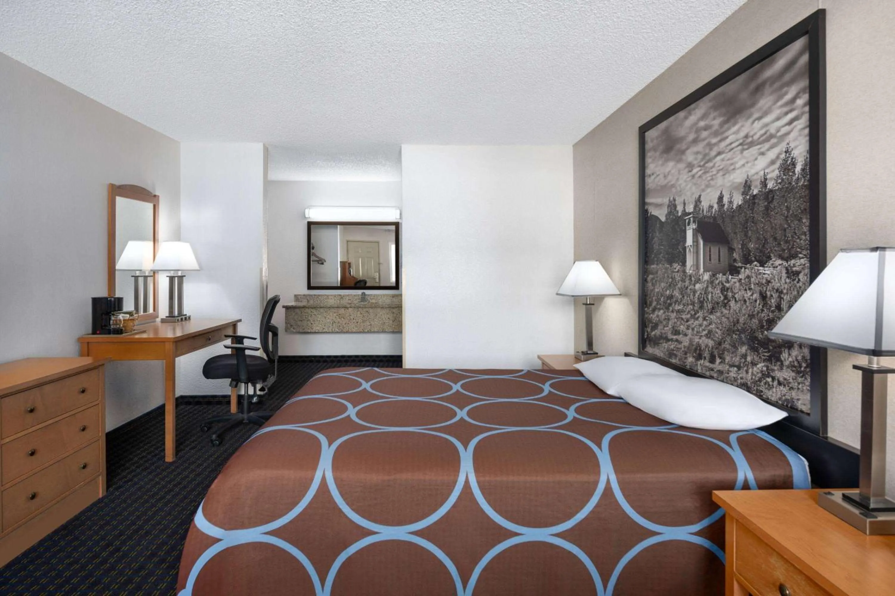 Photo of the whole room, Bed in Super 8 by Wyndham Susanville