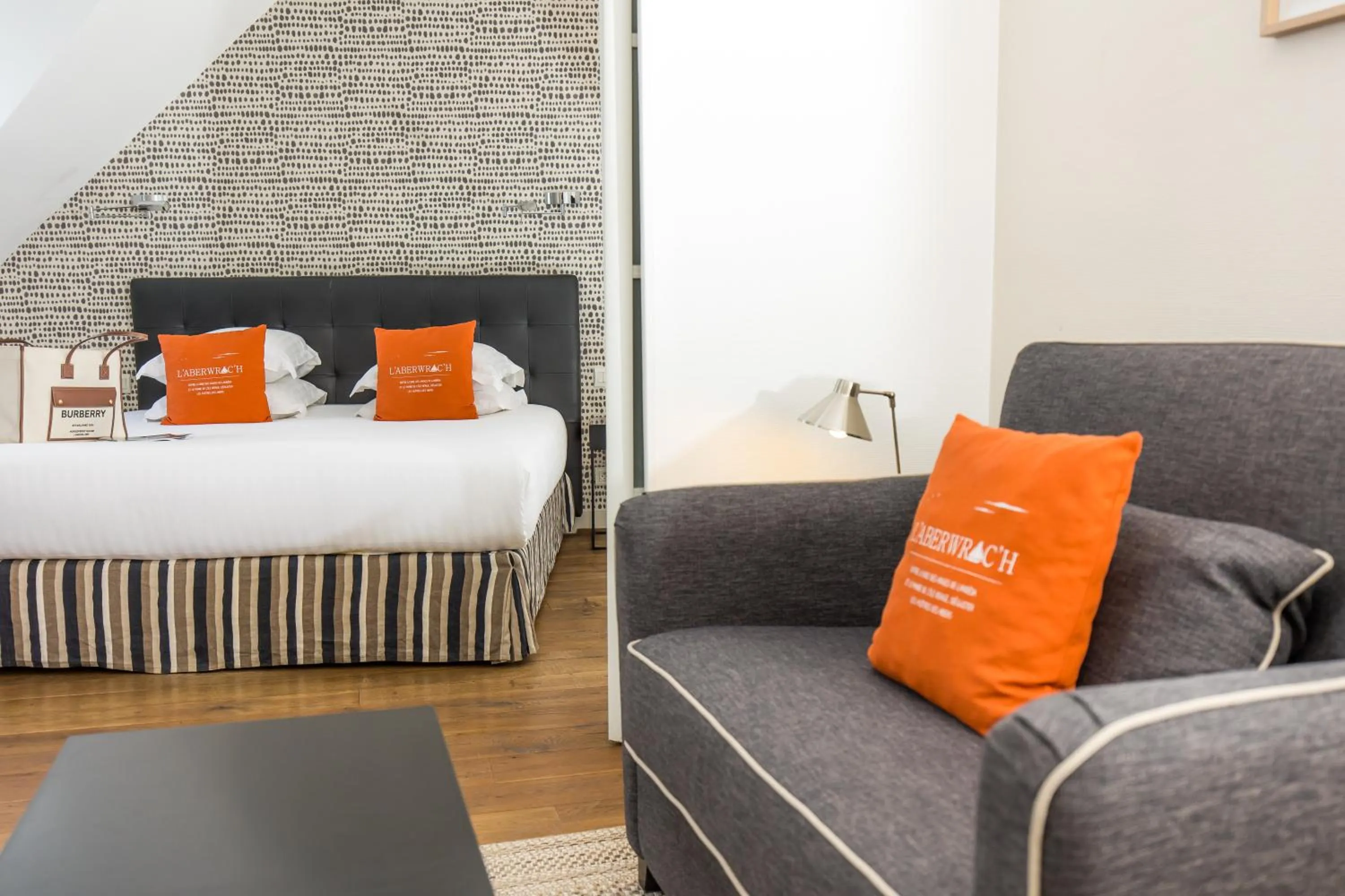 Bed in Hôtel La Baie des Anges, son SPA marin & sa piscine couverte et chauffée