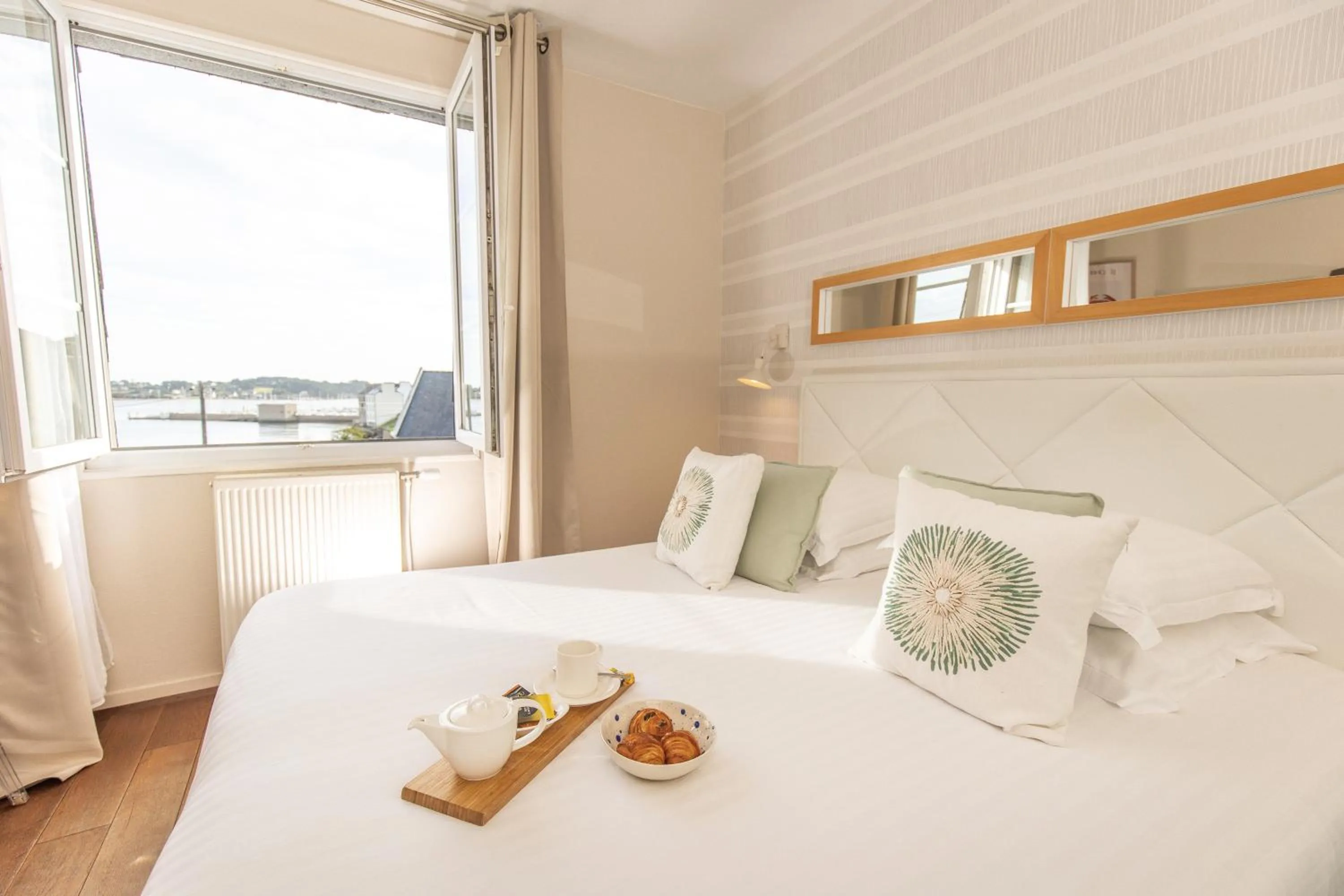 Photo of the whole room, Bed in Hôtel La Baie des Anges, son SPA marin & sa piscine couverte et chauffée