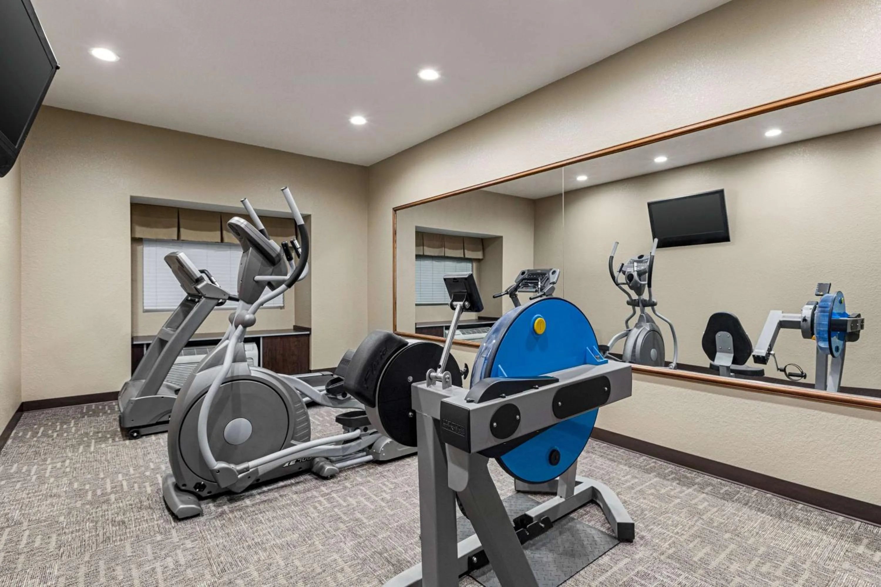 Fitness centre/facilities in Microtel Inn & Suites by Wyndham Woodstock/Atlanta North