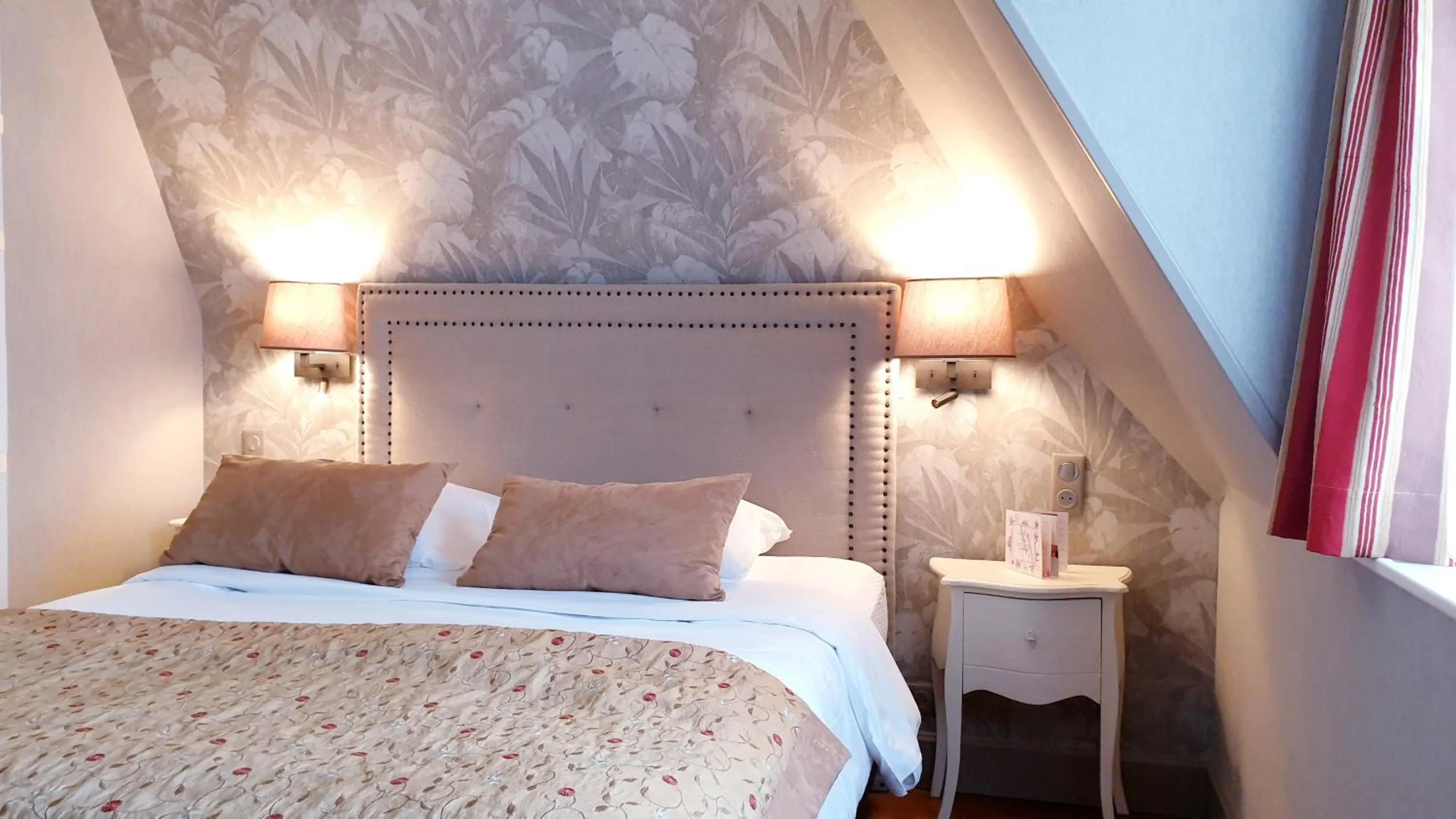 Bed in Villa Augeval Hôtel de charme & Spa