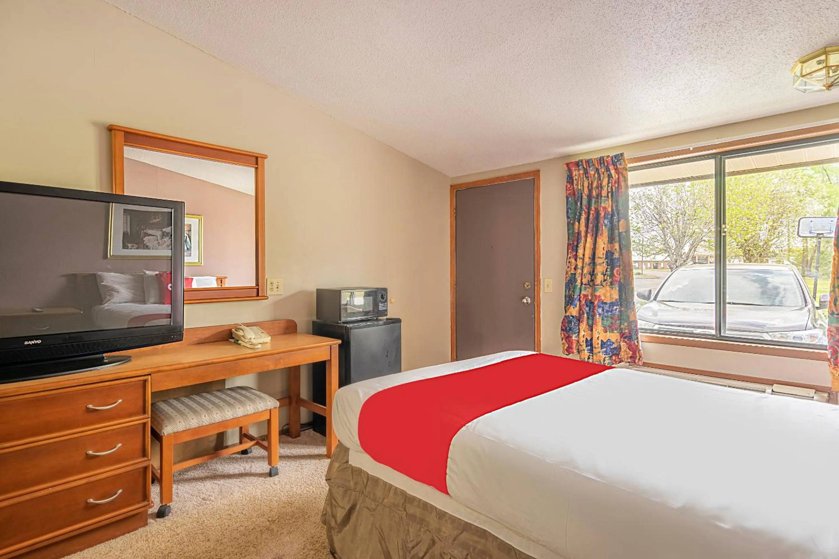 Bedroom, Bed in OYO Hotel Daleville AL Hwy 84