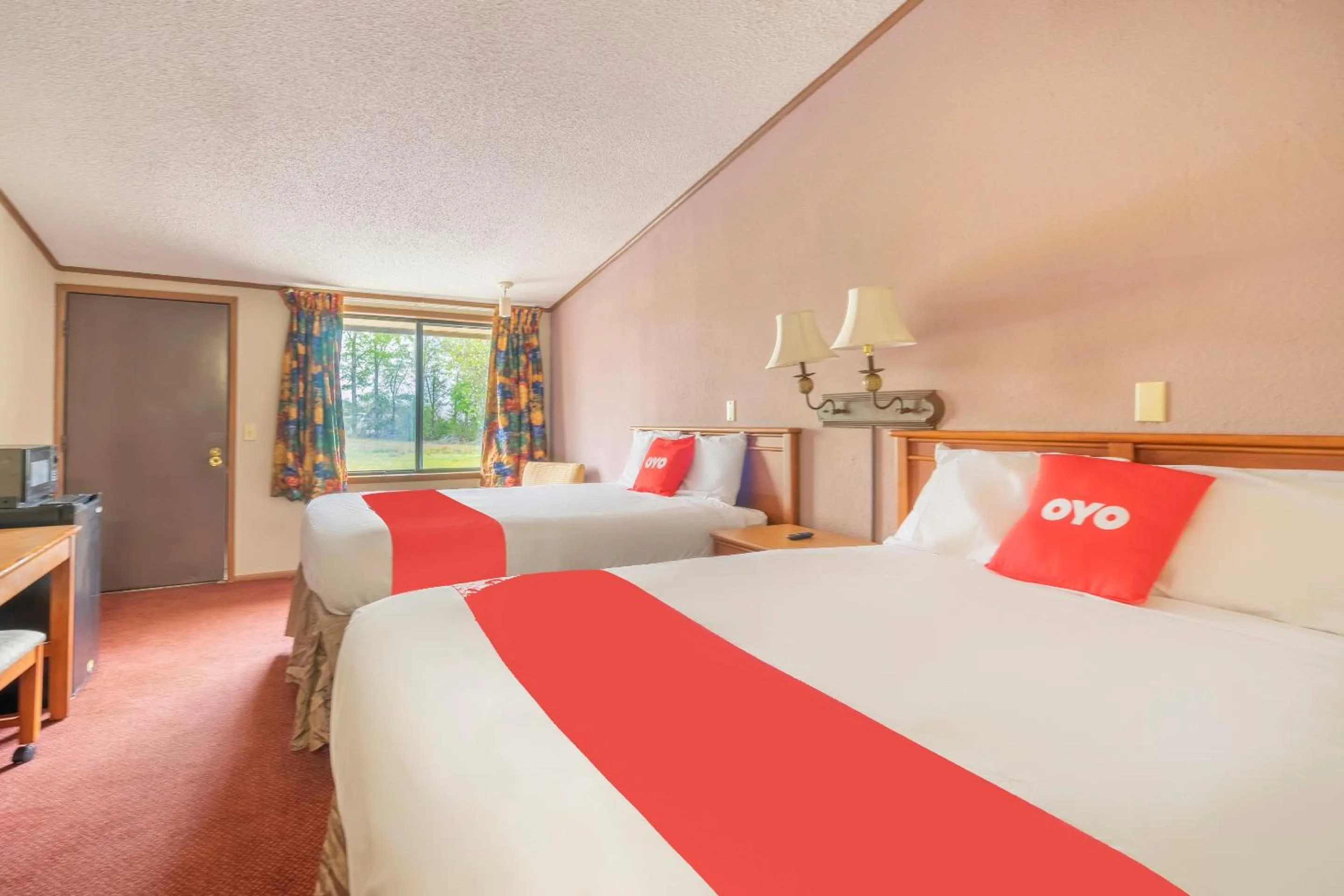 Bedroom, Bed in OYO Hotel Daleville AL Hwy 84