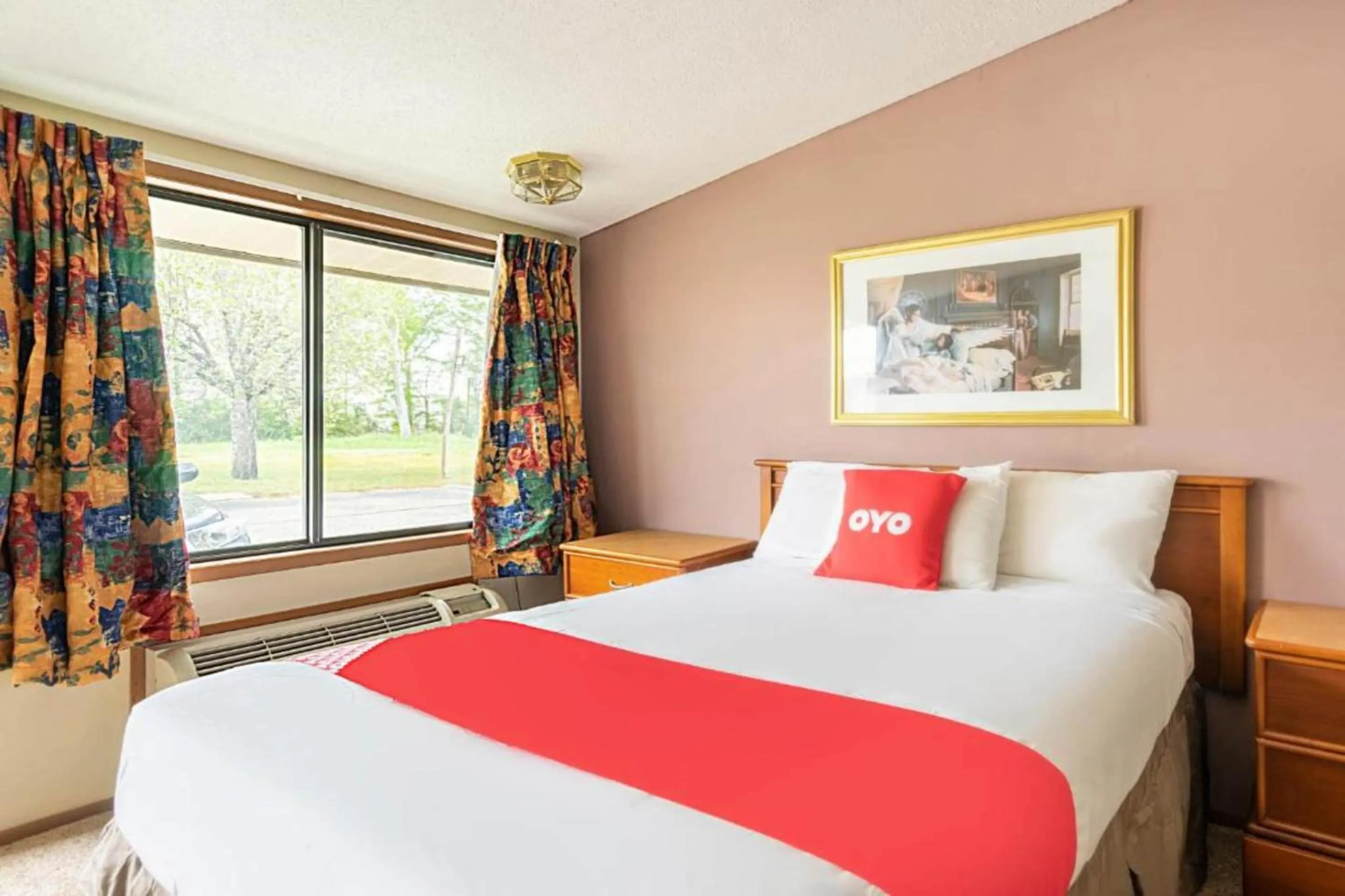 Bedroom, Bed in OYO Hotel Daleville AL Hwy 84