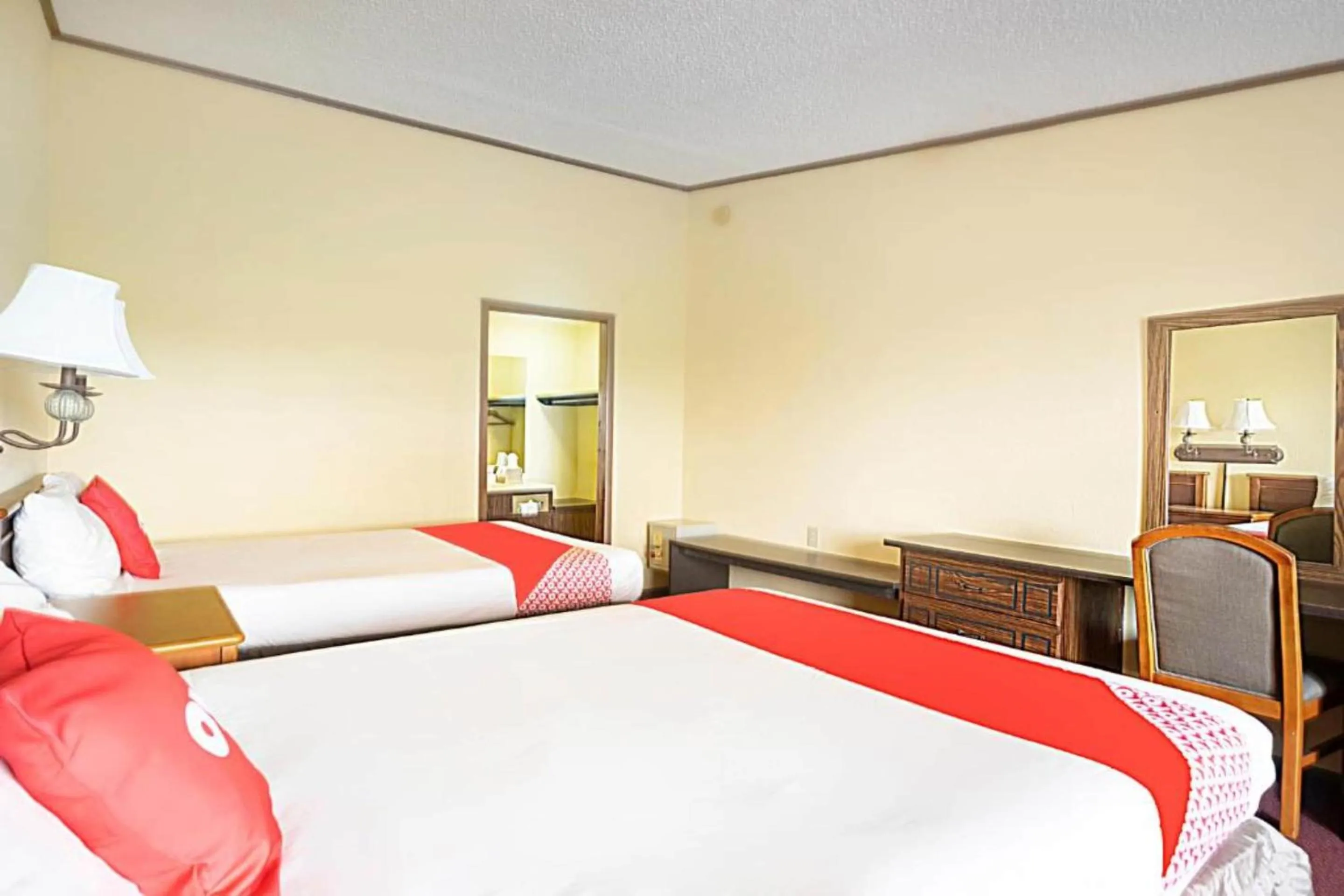 Bedroom, Bed in OYO Hotel Daleville AL Hwy 84