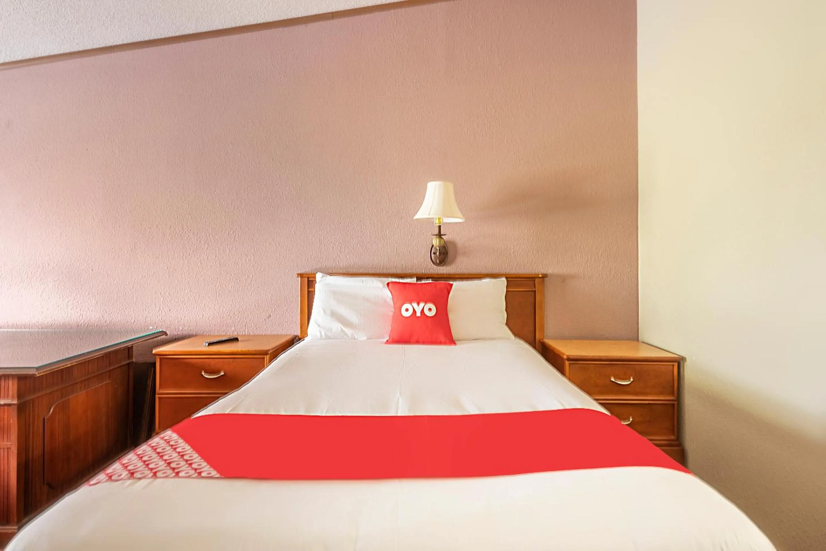 Bedroom, Bed in OYO Hotel Daleville AL Hwy 84