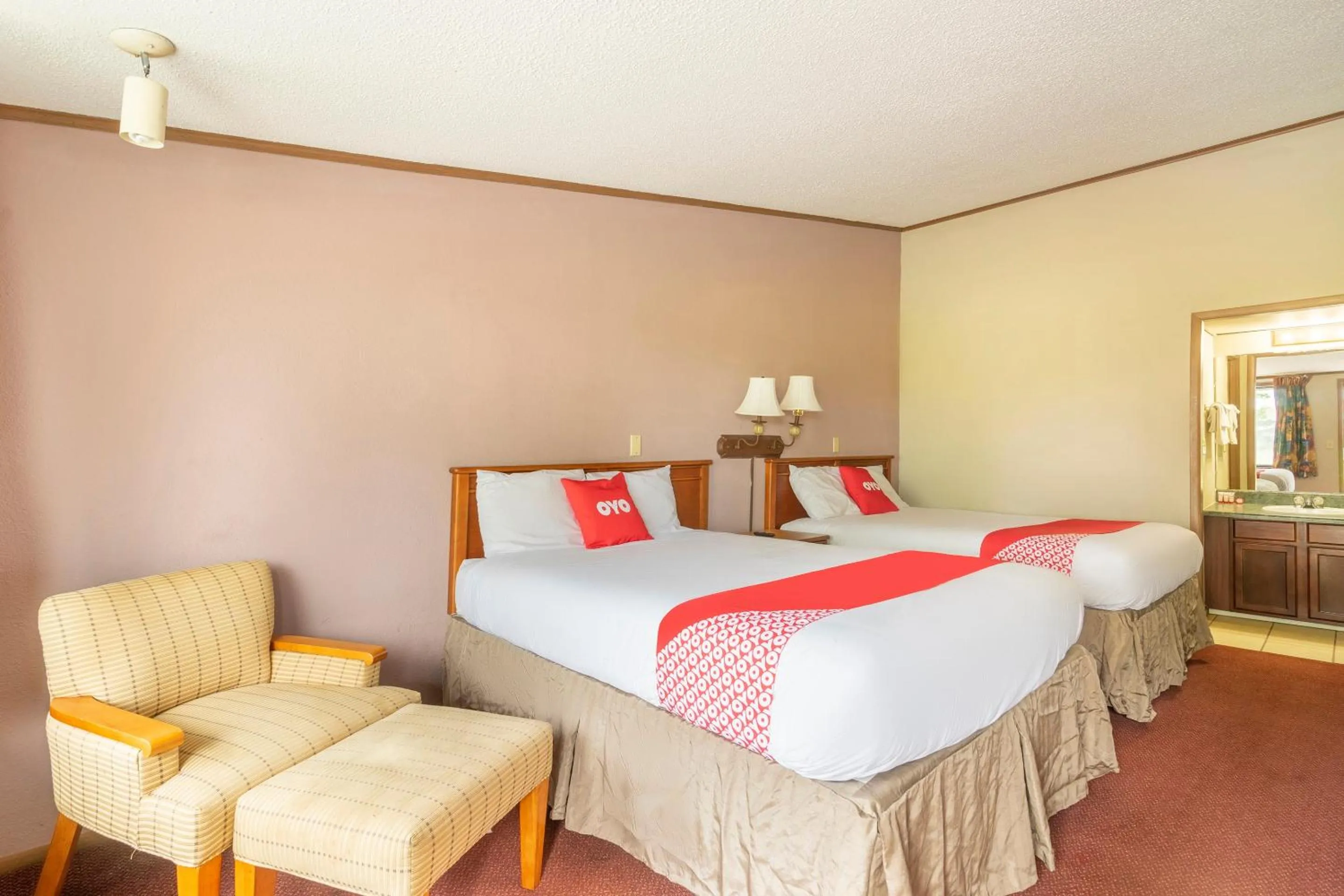 Bedroom, Bed in OYO Hotel Daleville AL Hwy 84