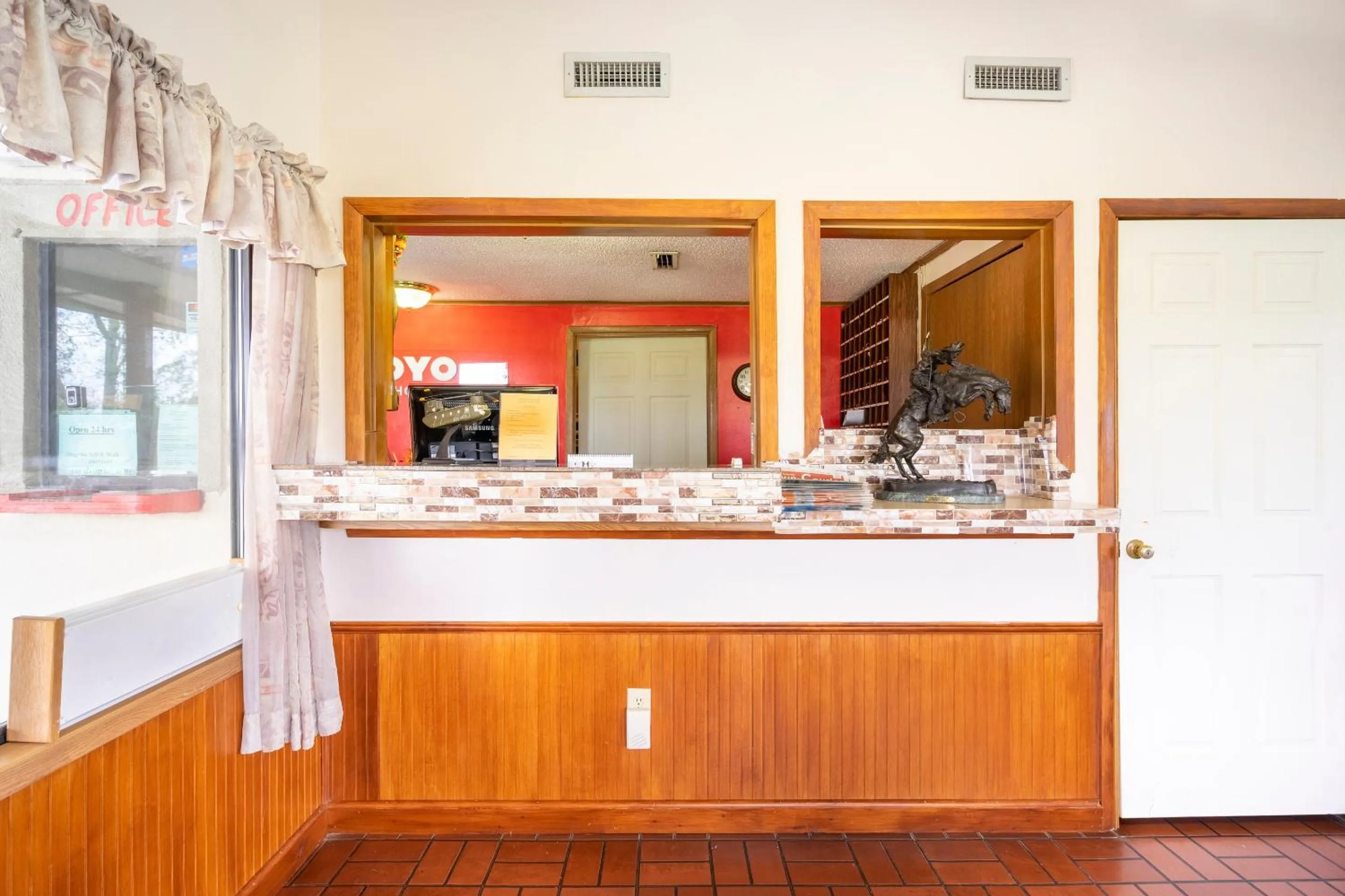 Lobby or reception in OYO Hotel Daleville AL Hwy 84