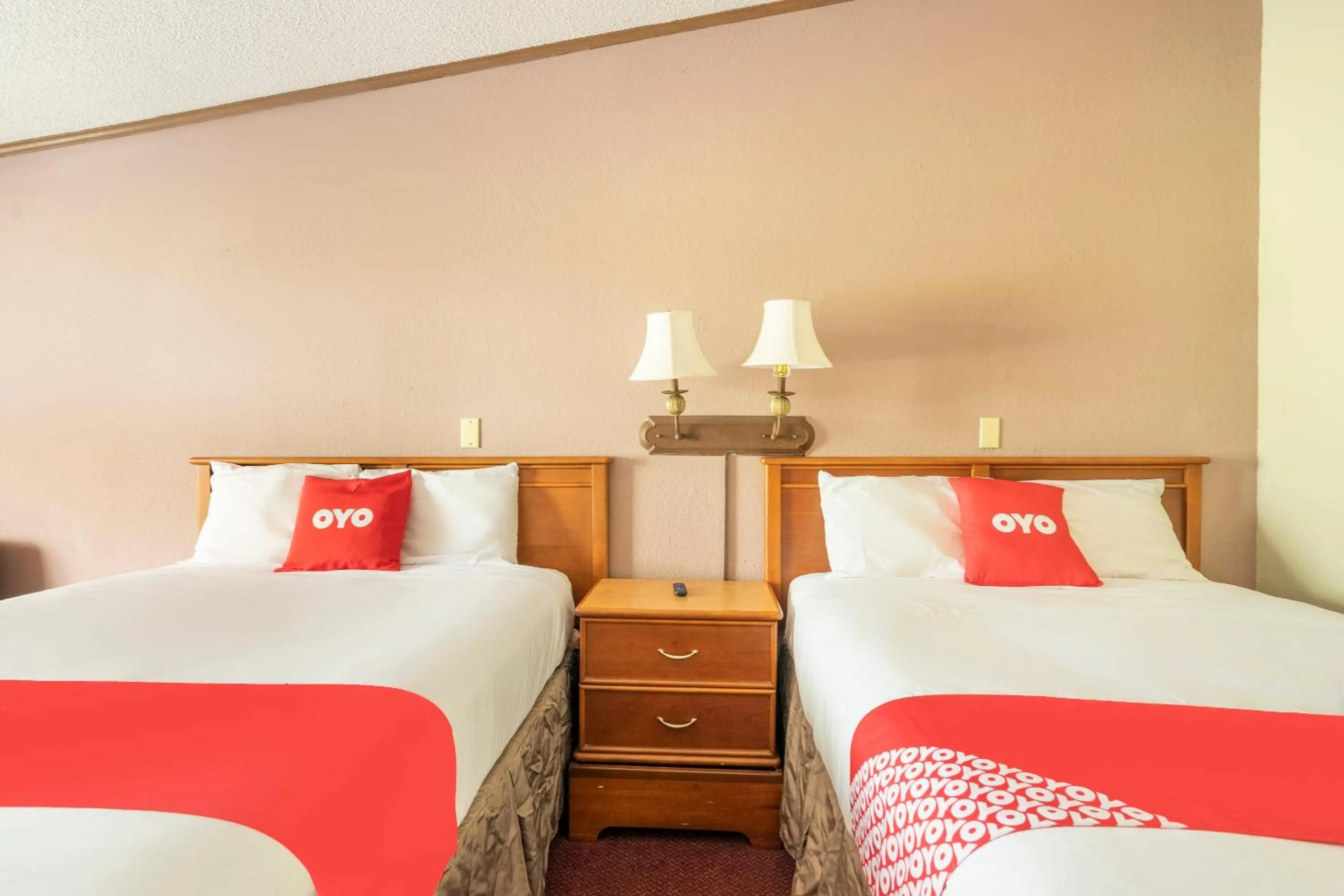 Bedroom, Bed in OYO Hotel Daleville AL Hwy 84