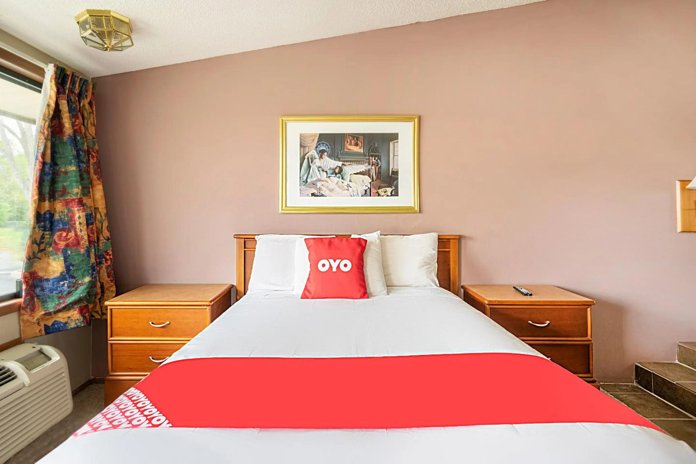 Bedroom, Bed in OYO Hotel Daleville AL Hwy 84