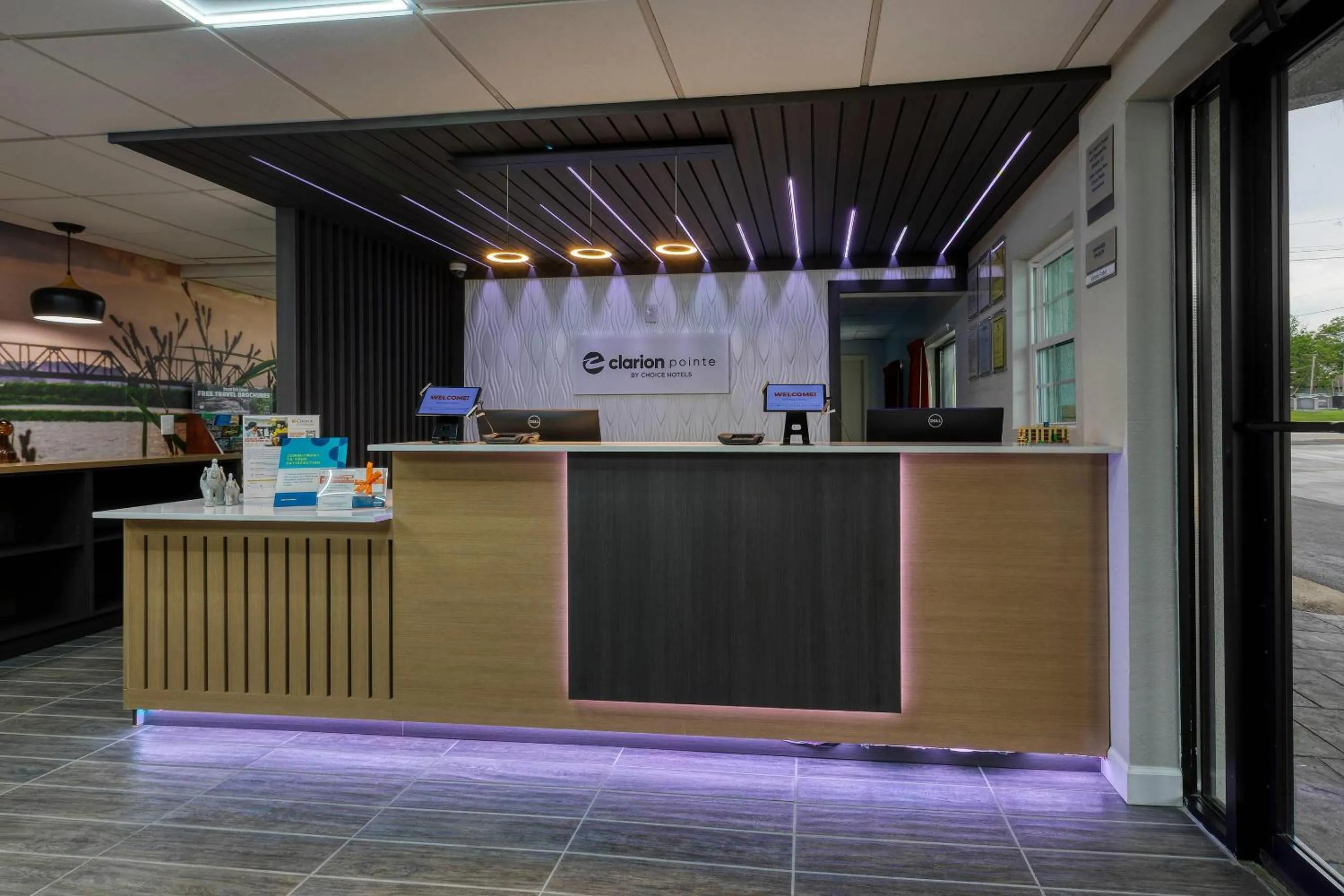 Lobby or reception in Clarion Pointe Decatur Downtown