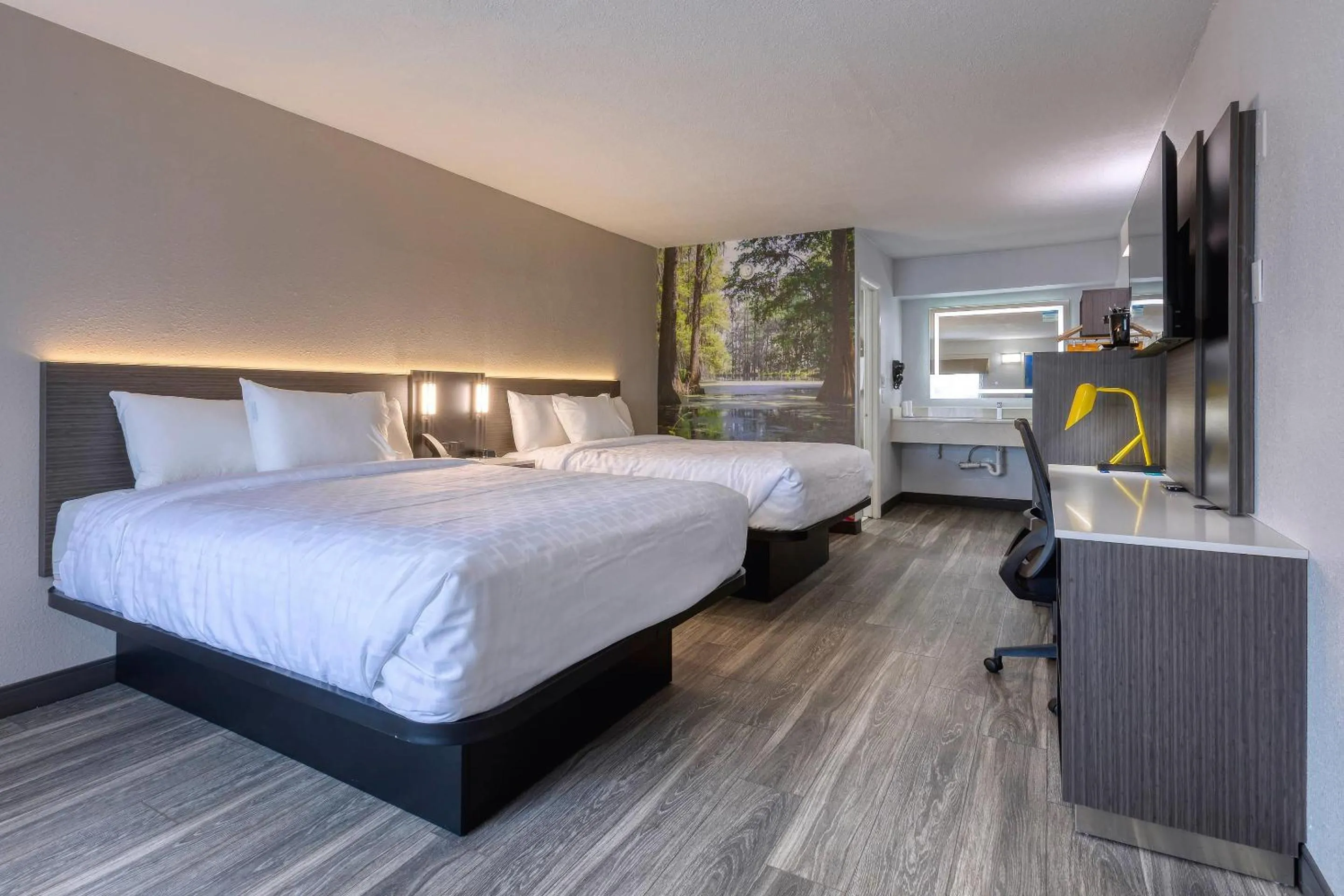 Bedroom, Bed in Clarion Pointe Decatur Downtown