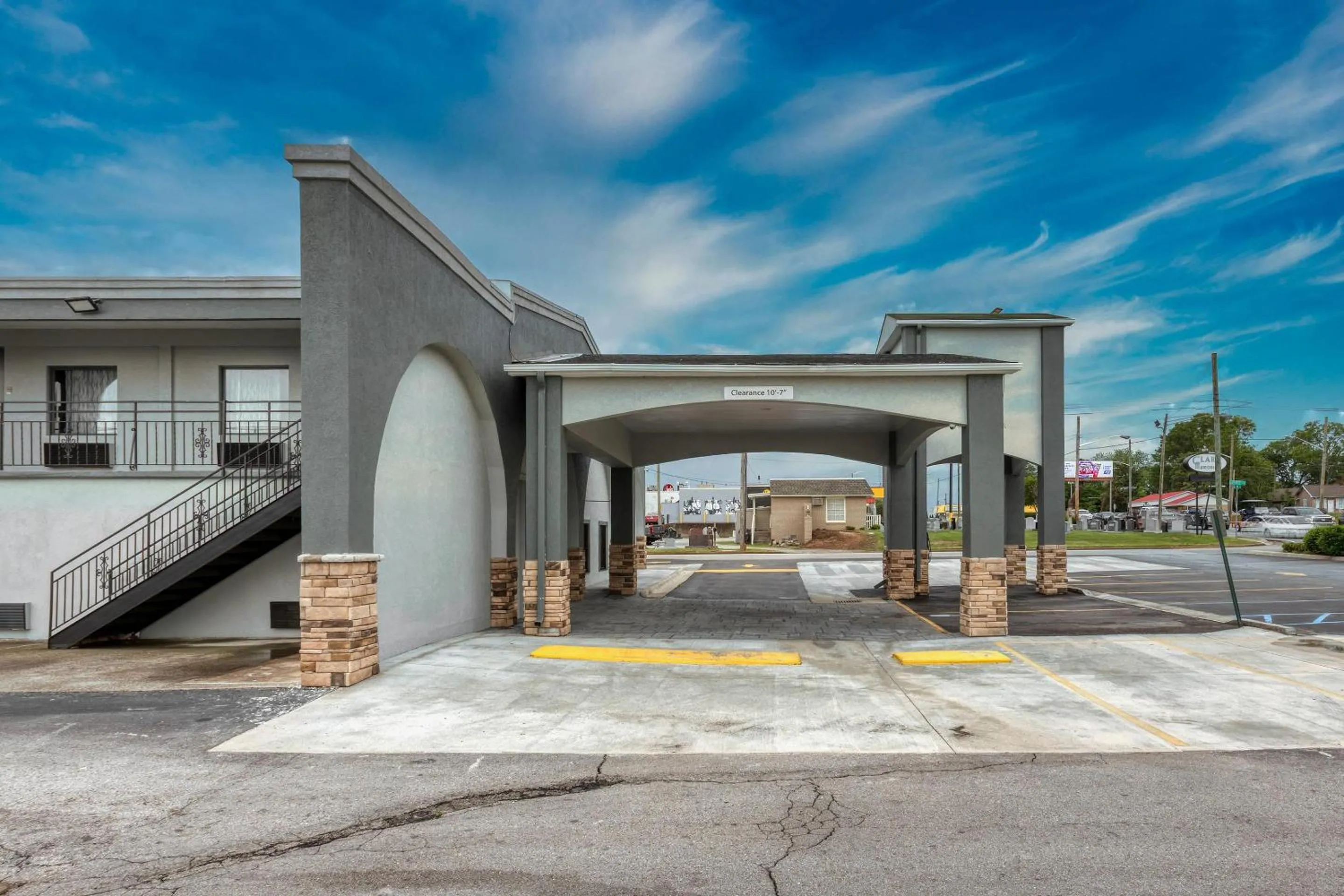 Property building in Clarion Pointe Decatur Downtown