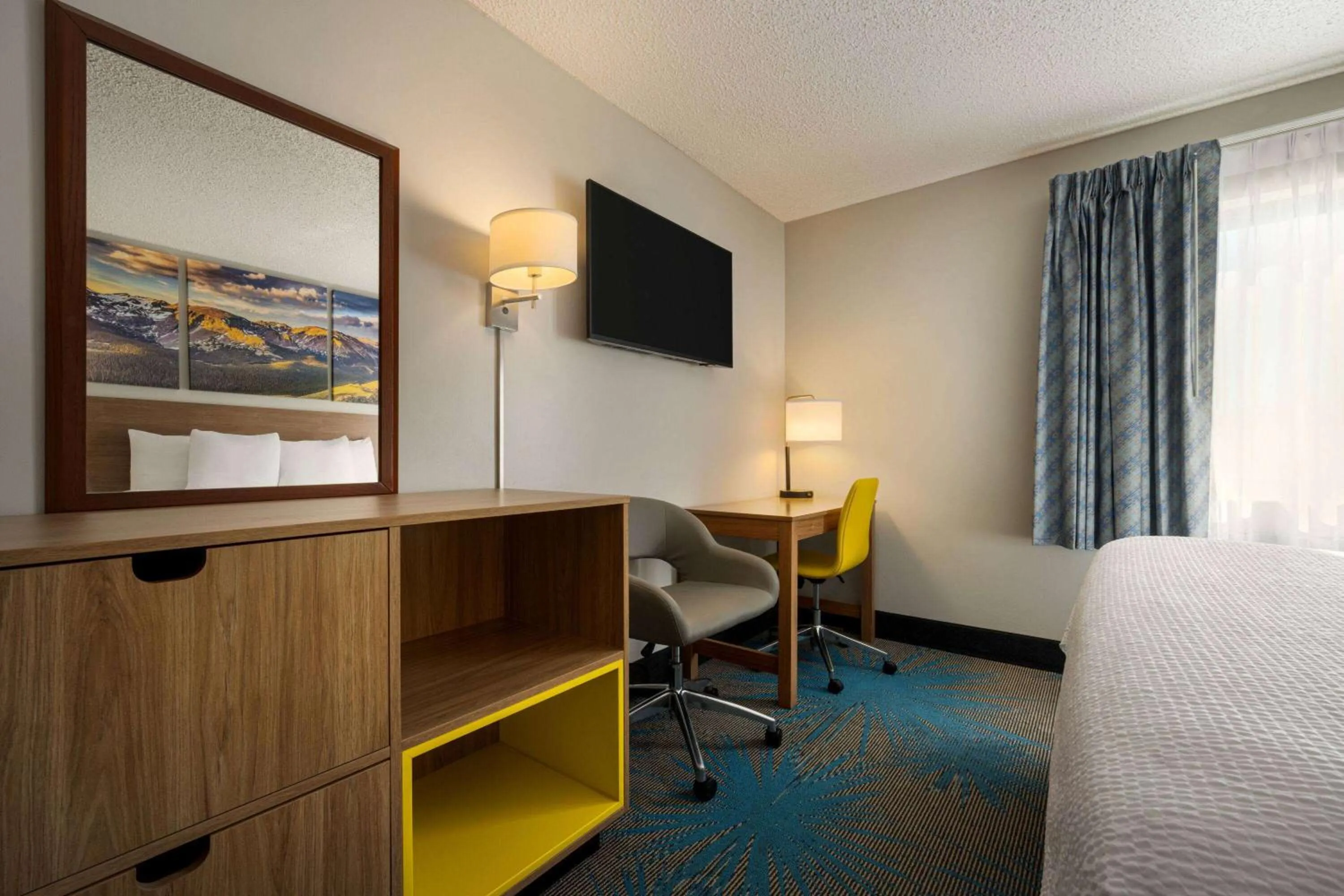 Photo of the whole room, Bed in Days Inn by Wyndham Carbondale