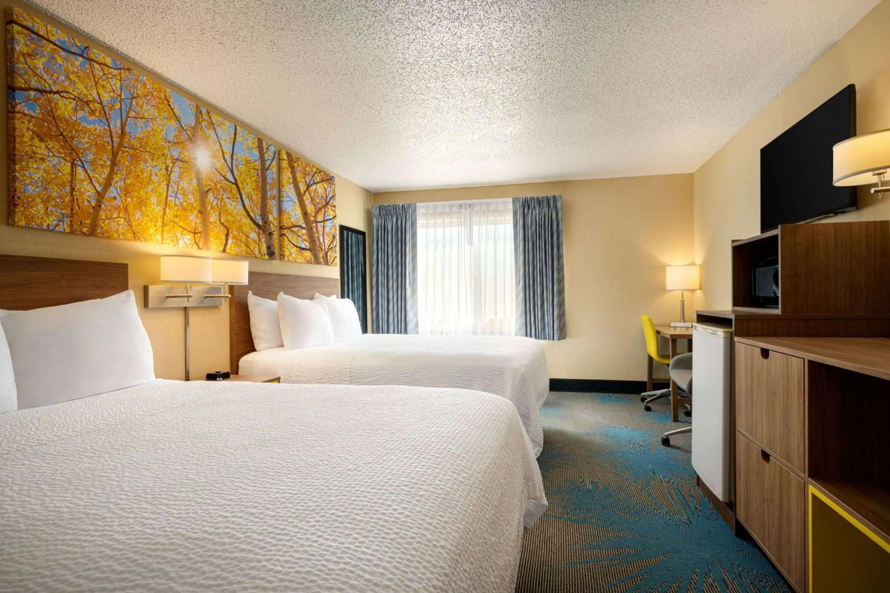 Photo of the whole room, Bed in Days Inn by Wyndham Carbondale