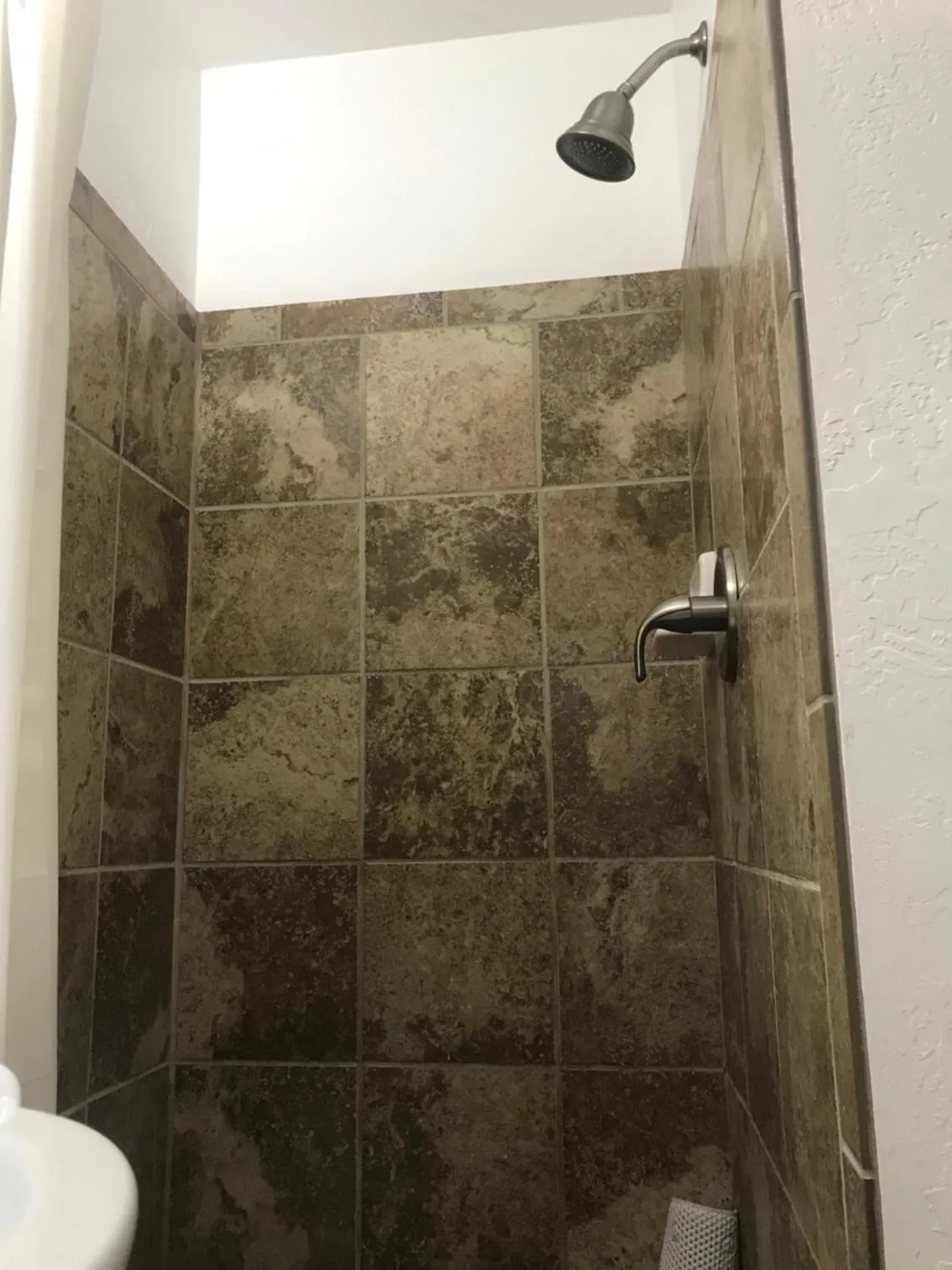 Shower in Dunsmuir Lodge