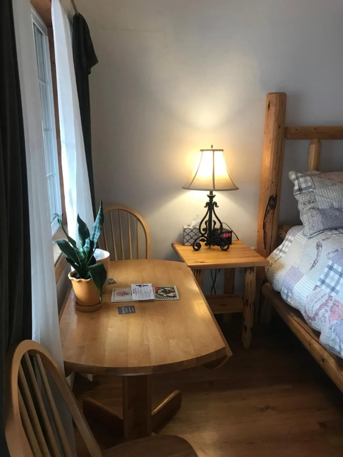 Dining area in Dunsmuir Lodge