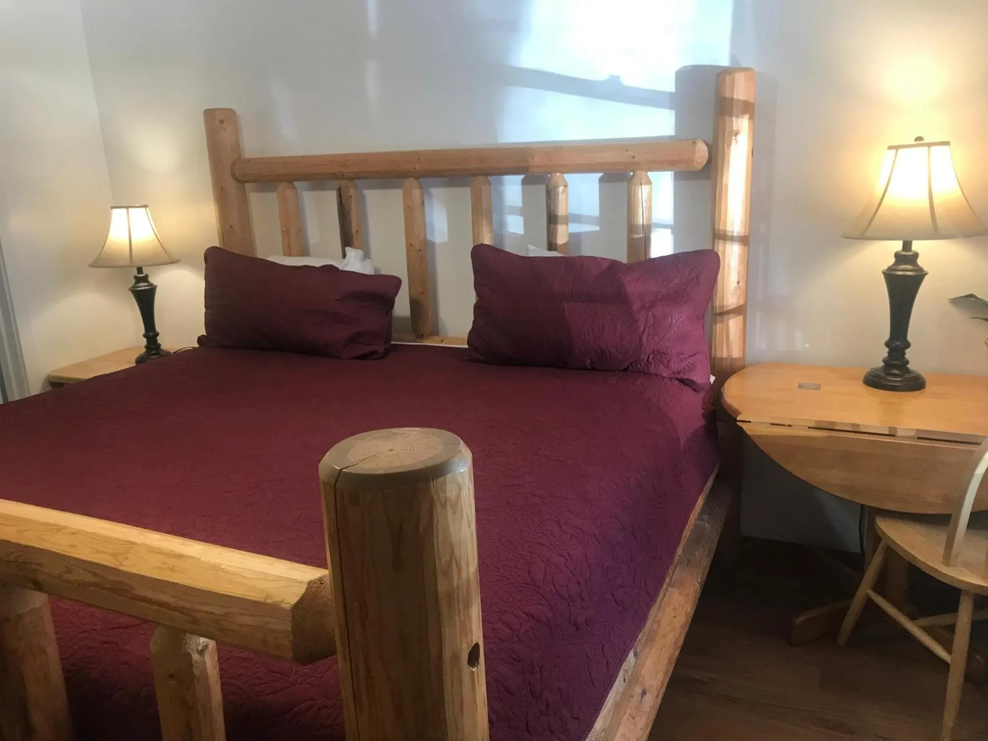 Bed in Dunsmuir Lodge