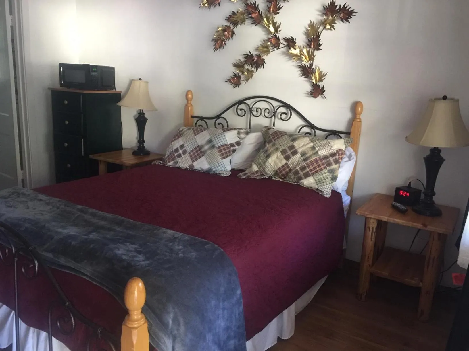 Bed in Dunsmuir Lodge