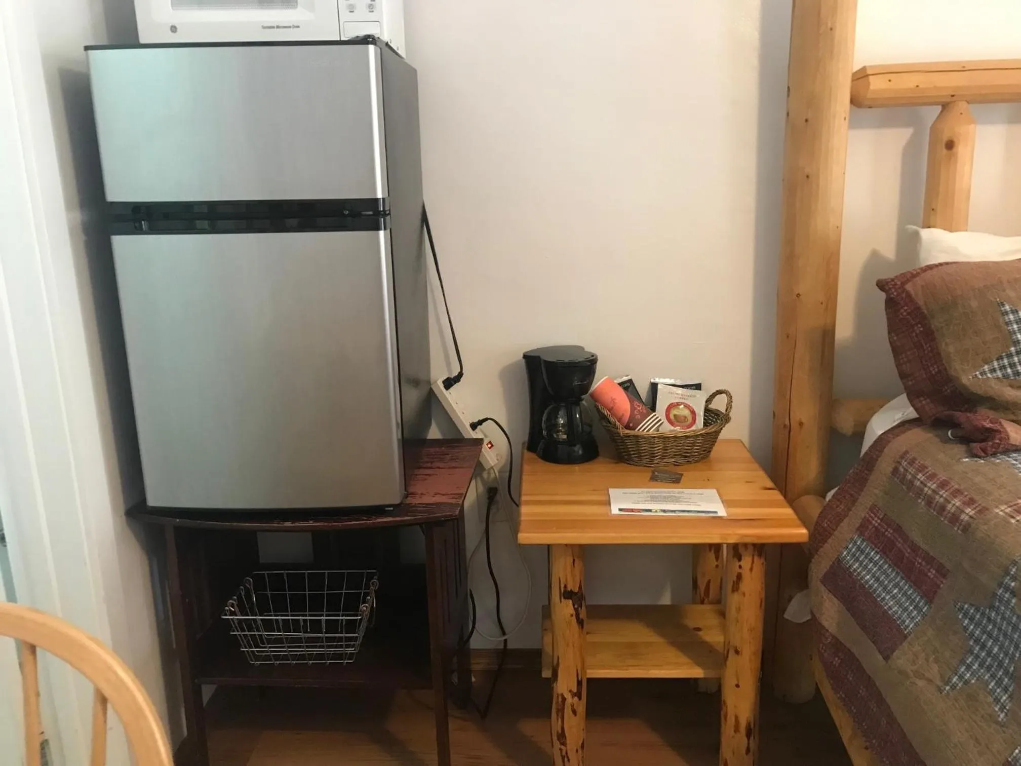 Coffee/tea facilities in Dunsmuir Lodge