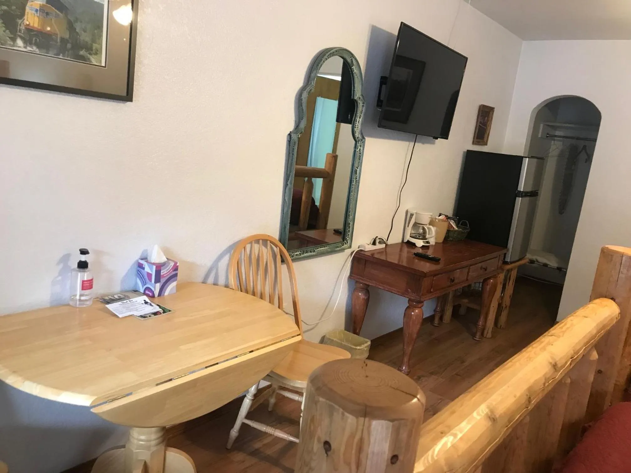 Communal lounge/ TV room in Dunsmuir Lodge