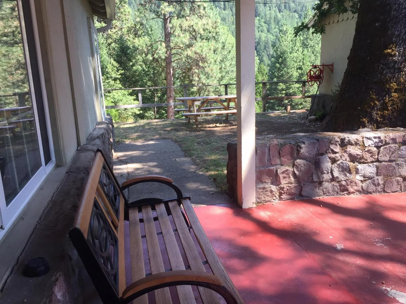 Garden view in Dunsmuir Lodge
