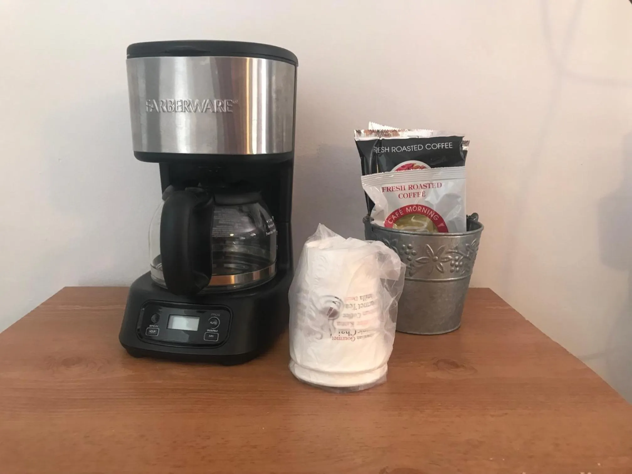 Coffee/tea facilities in Dunsmuir Lodge