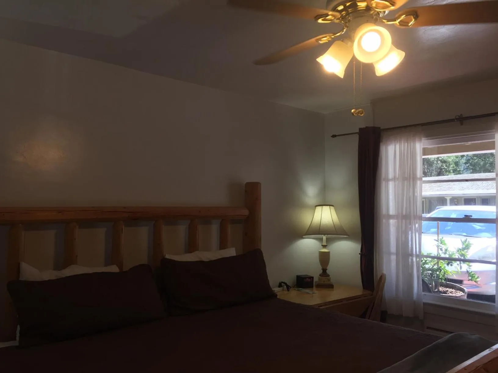 Bed in Dunsmuir Lodge