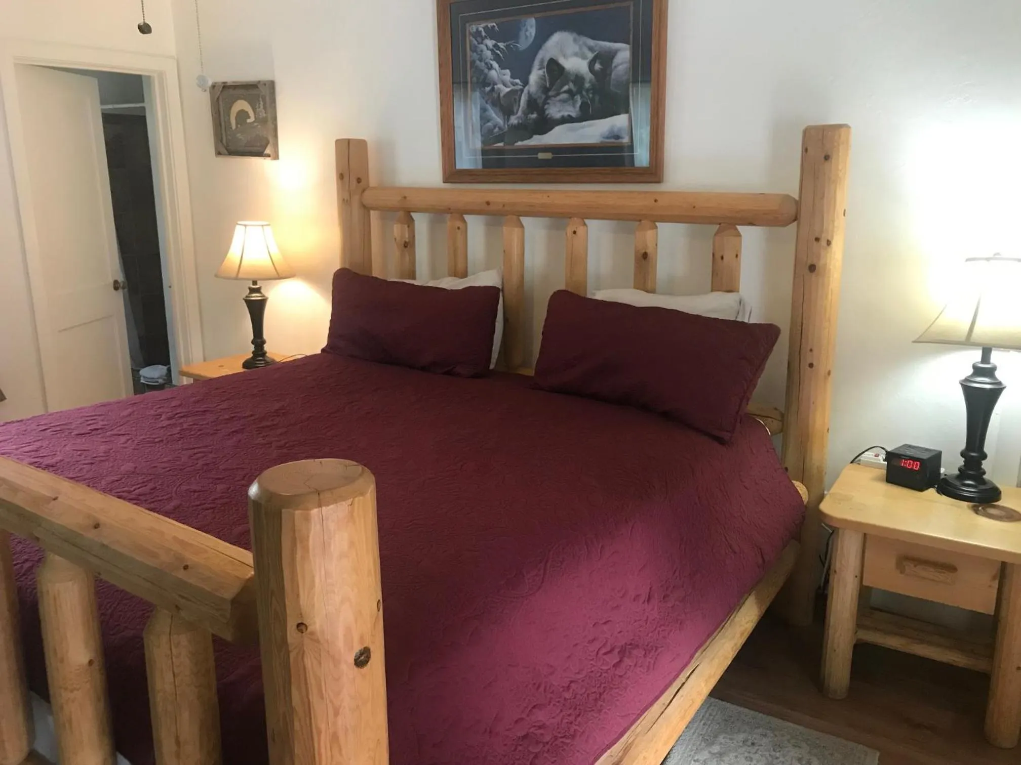 Bed in Dunsmuir Lodge