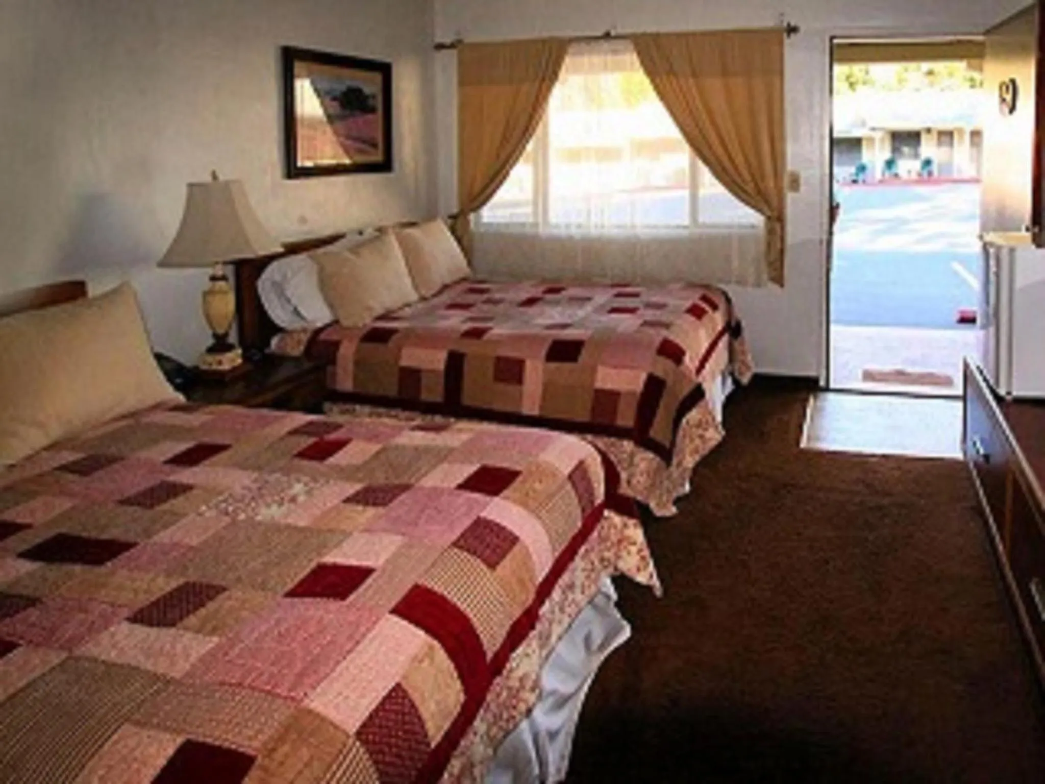 Bed in Dunsmuir Lodge