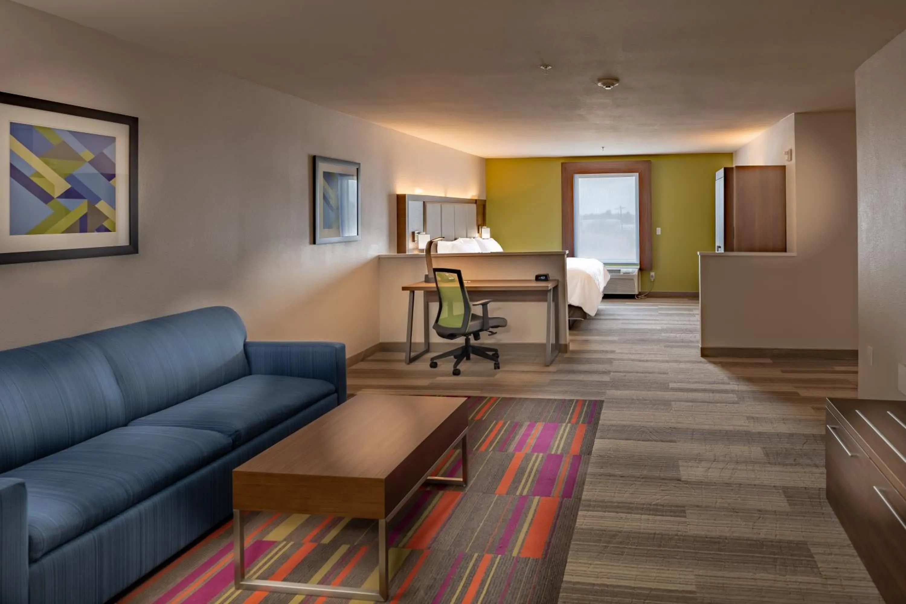 Holiday Inn Express & Suites N Waco Area - West by IHG