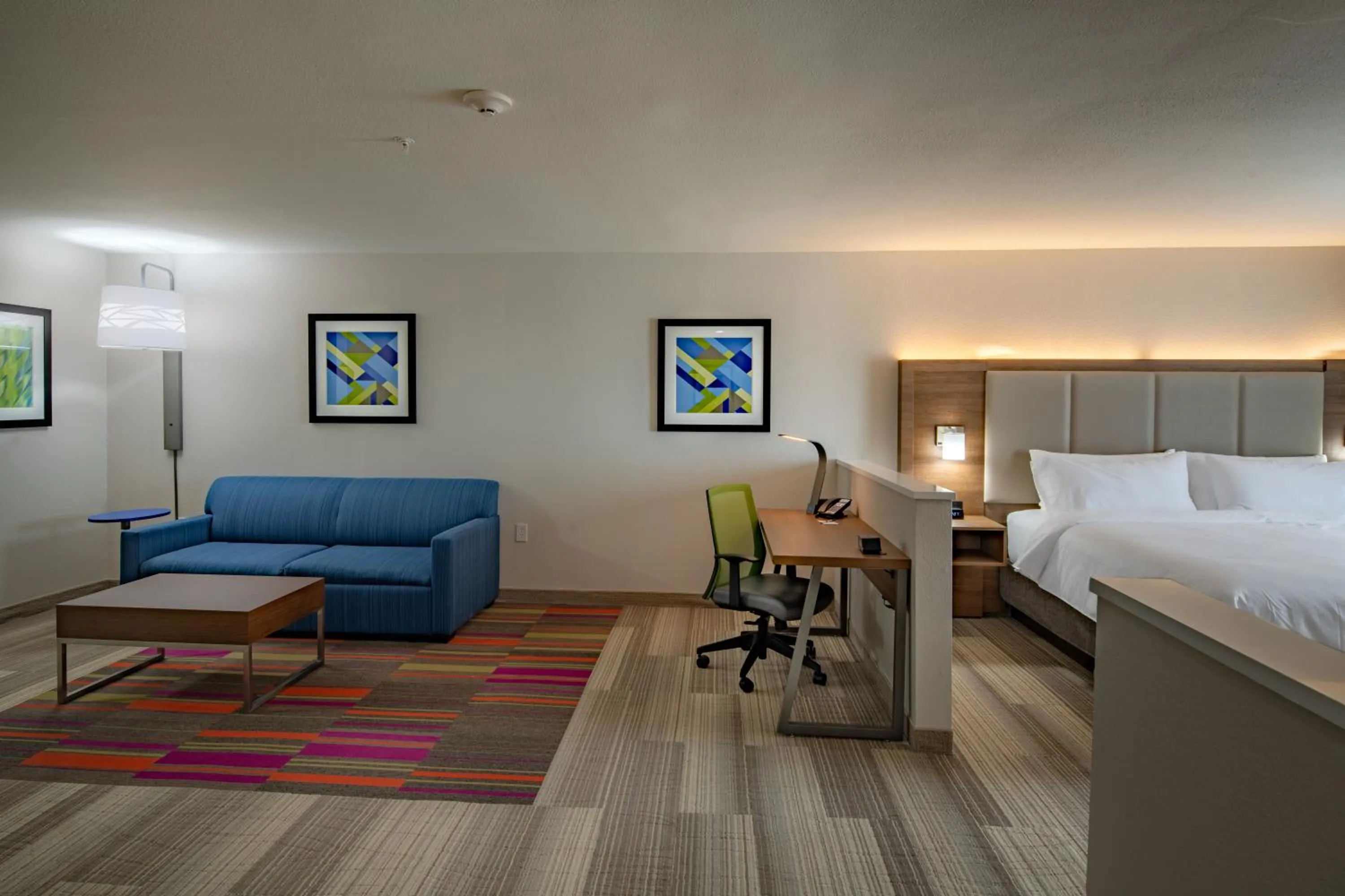Seating area, Bed in Holiday Inn Express & Suites N Waco Area - West by IHG