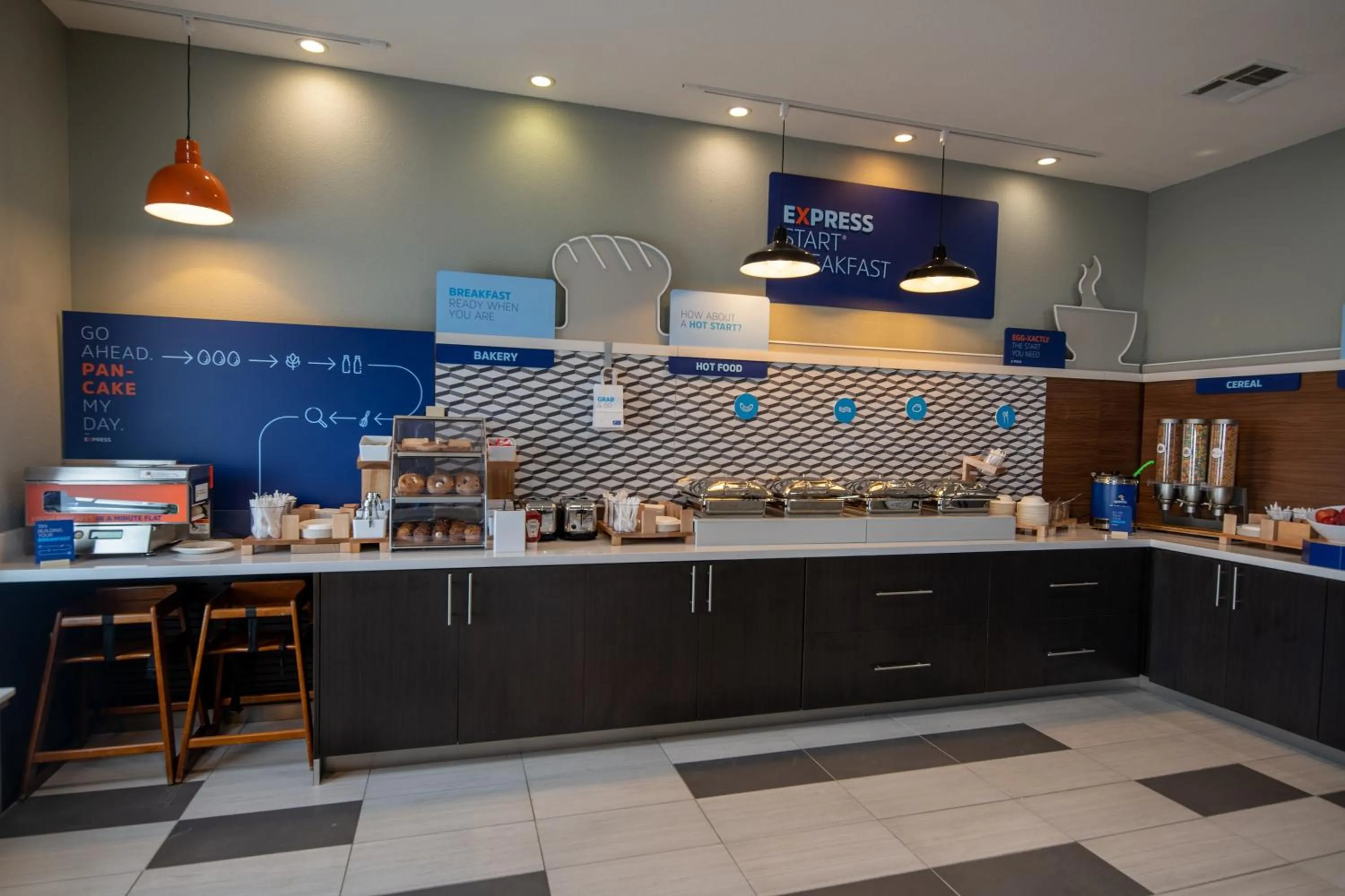 Breakfast in Holiday Inn Express & Suites N Waco Area - West by IHG