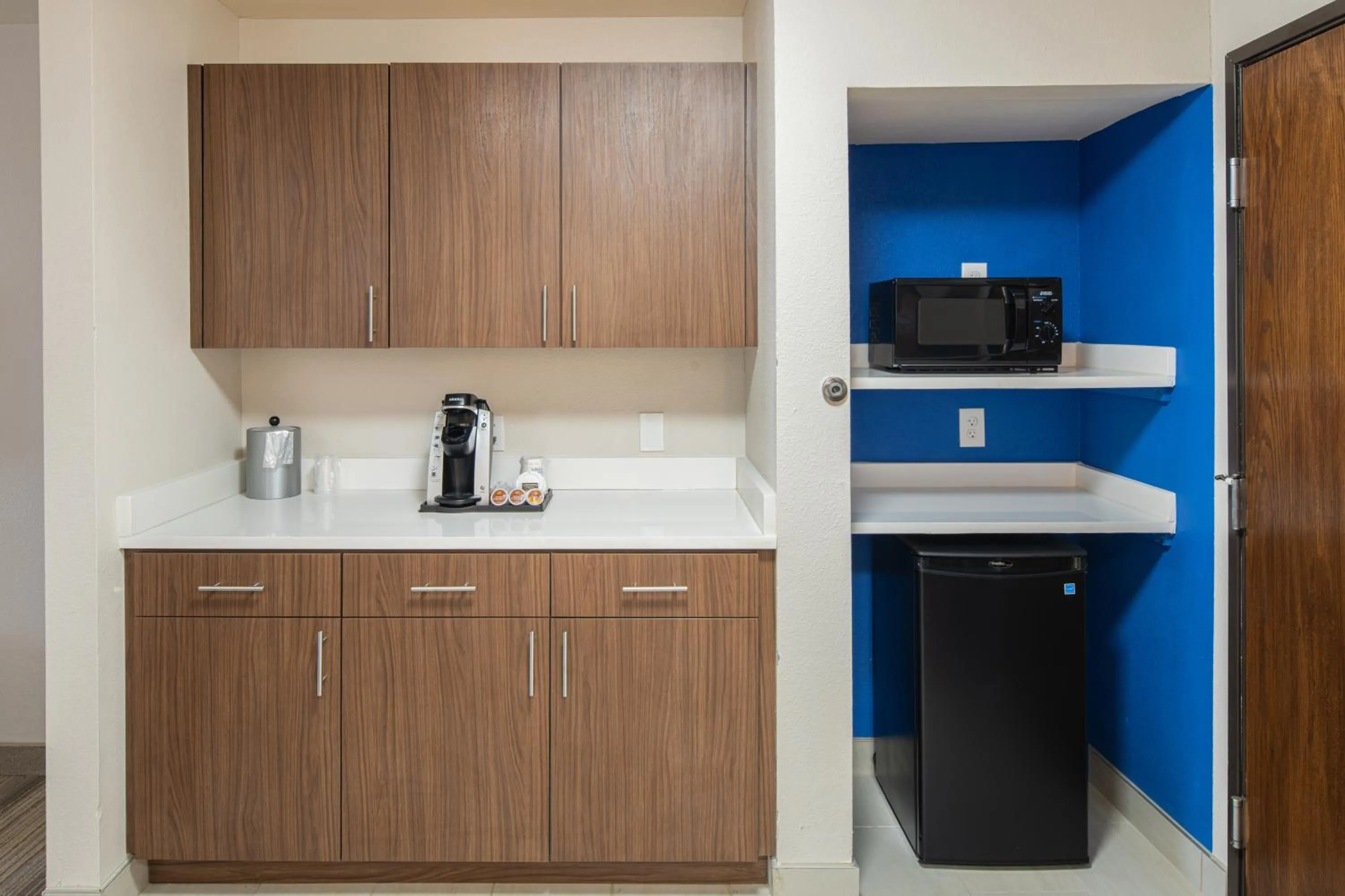 Holiday Inn Express & Suites N Waco Area - West by IHG