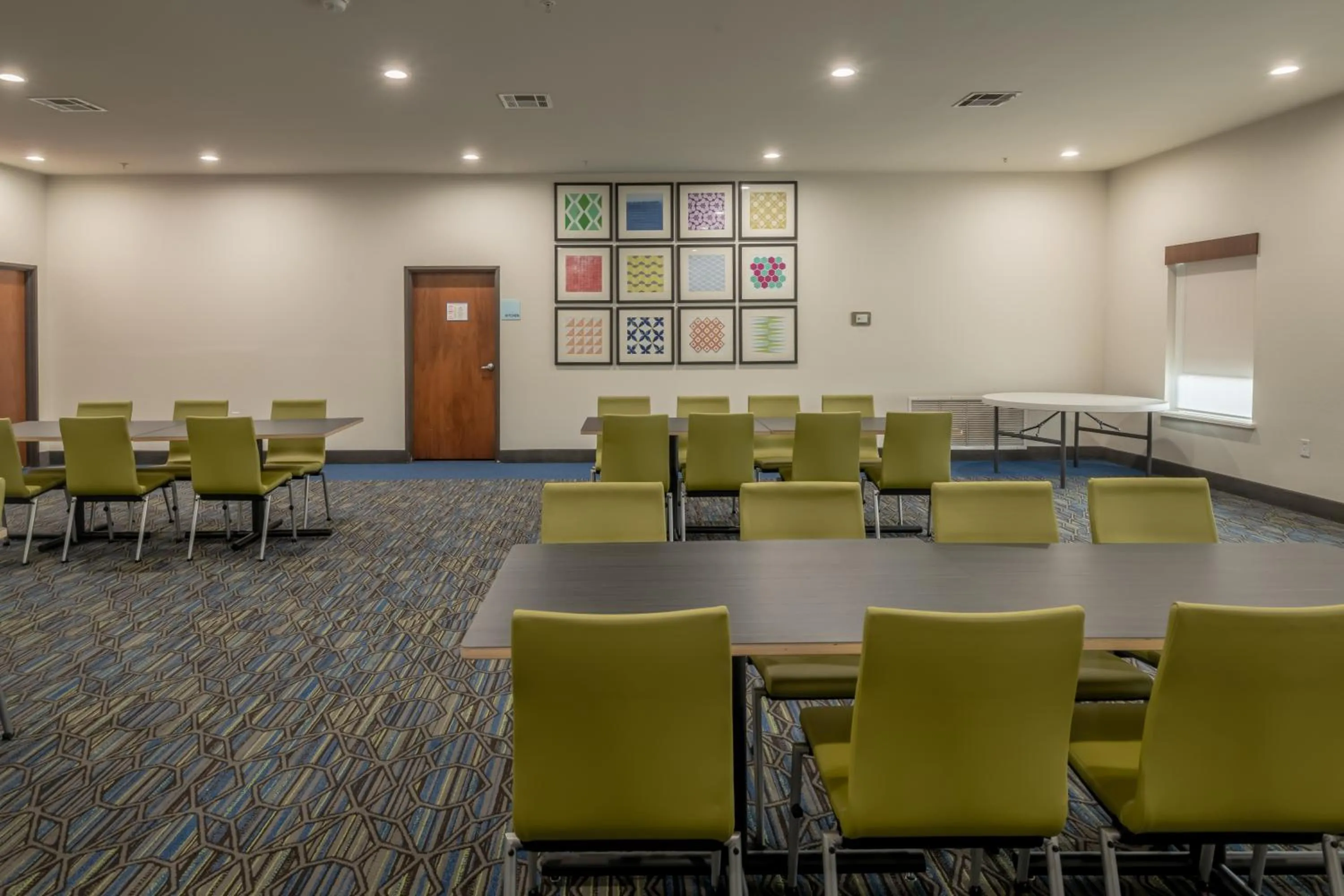 Meeting/conference room in Holiday Inn Express & Suites N Waco Area - West by IHG
